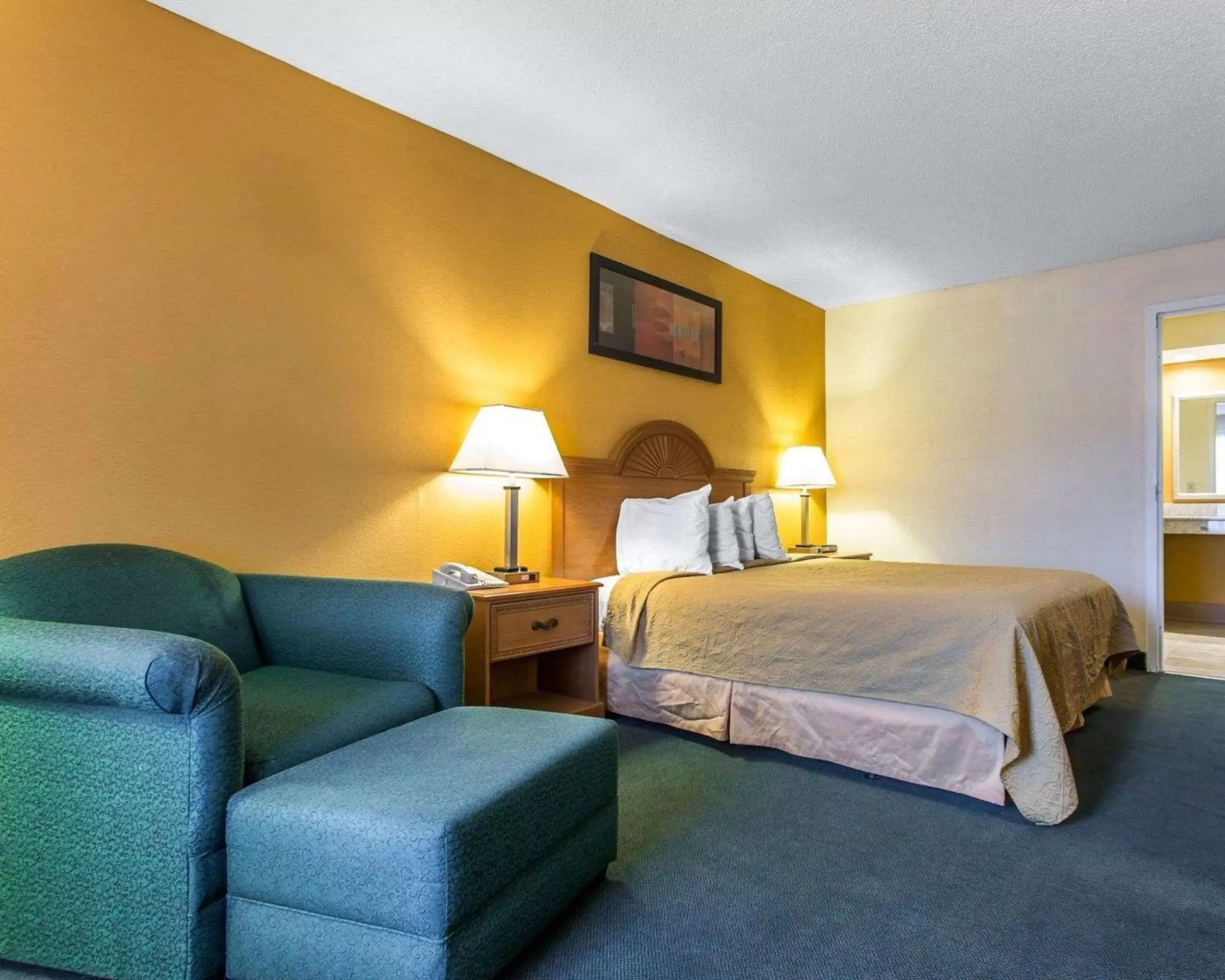 Photo of the whole room, Bed in Quality Inn Aiken