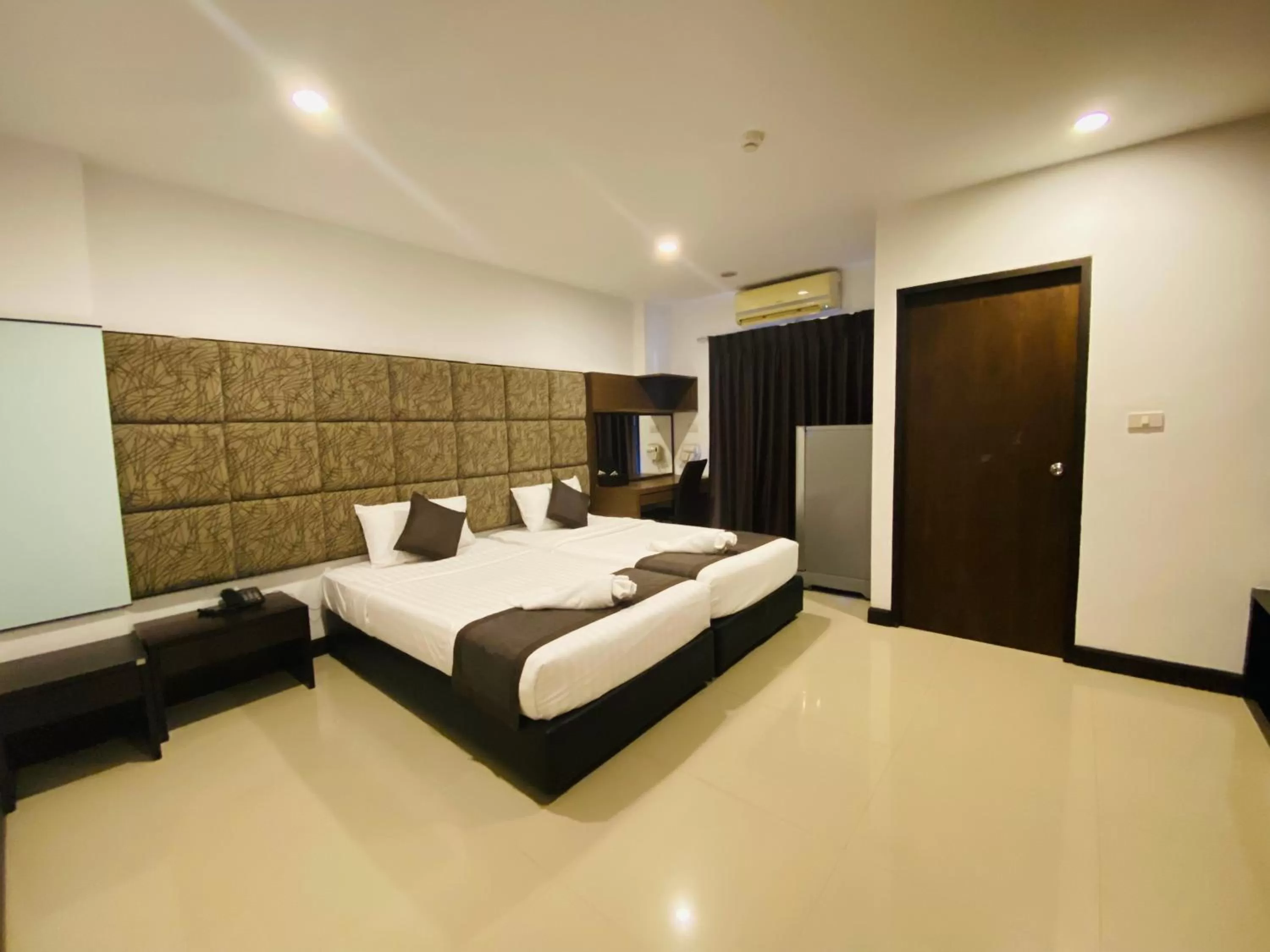 Photo of the whole room, Bed in Le Vernissage by Goad Avadhess Hospitality