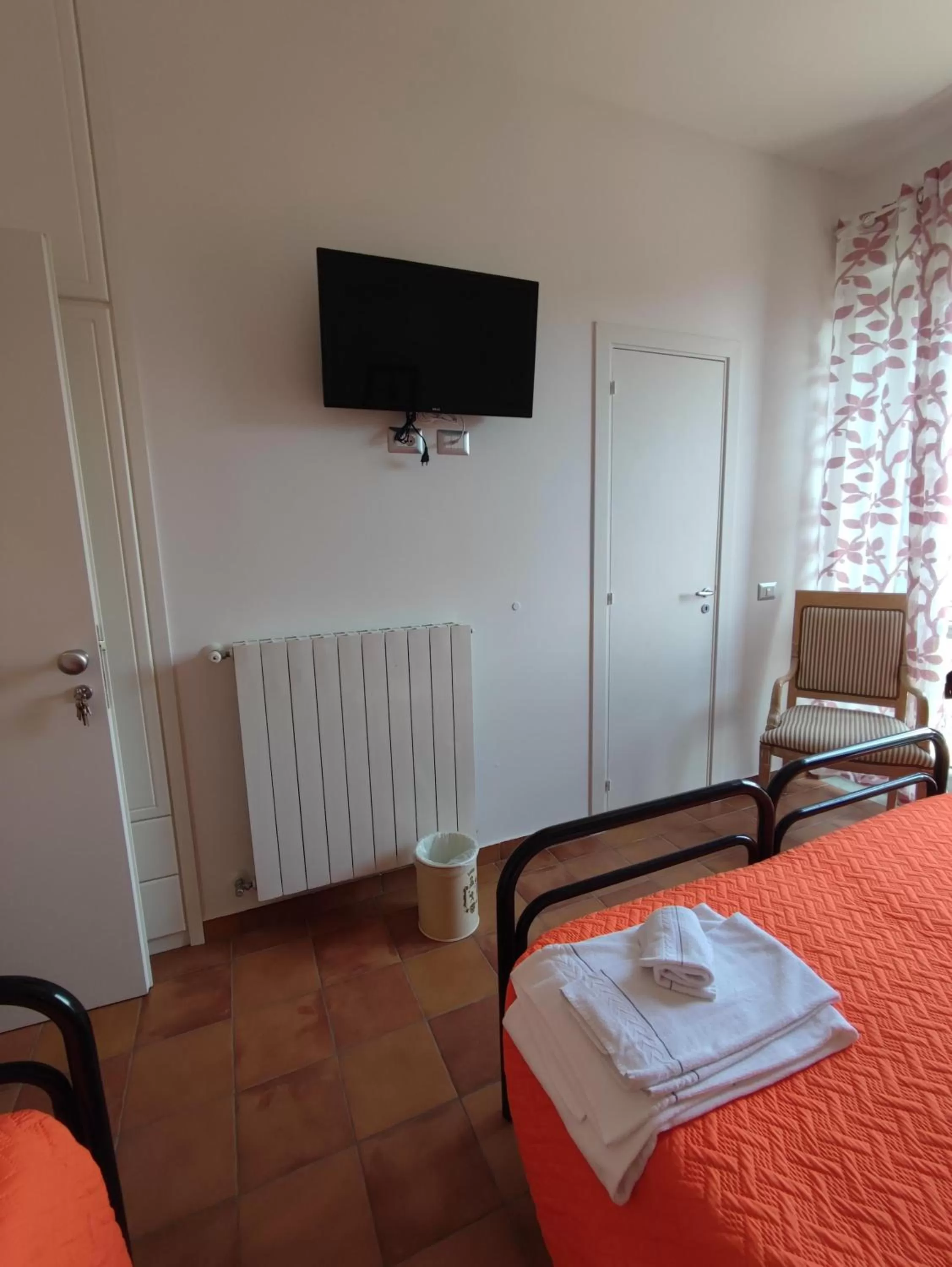 TV/Entertainment Center in Hermitage Ravello