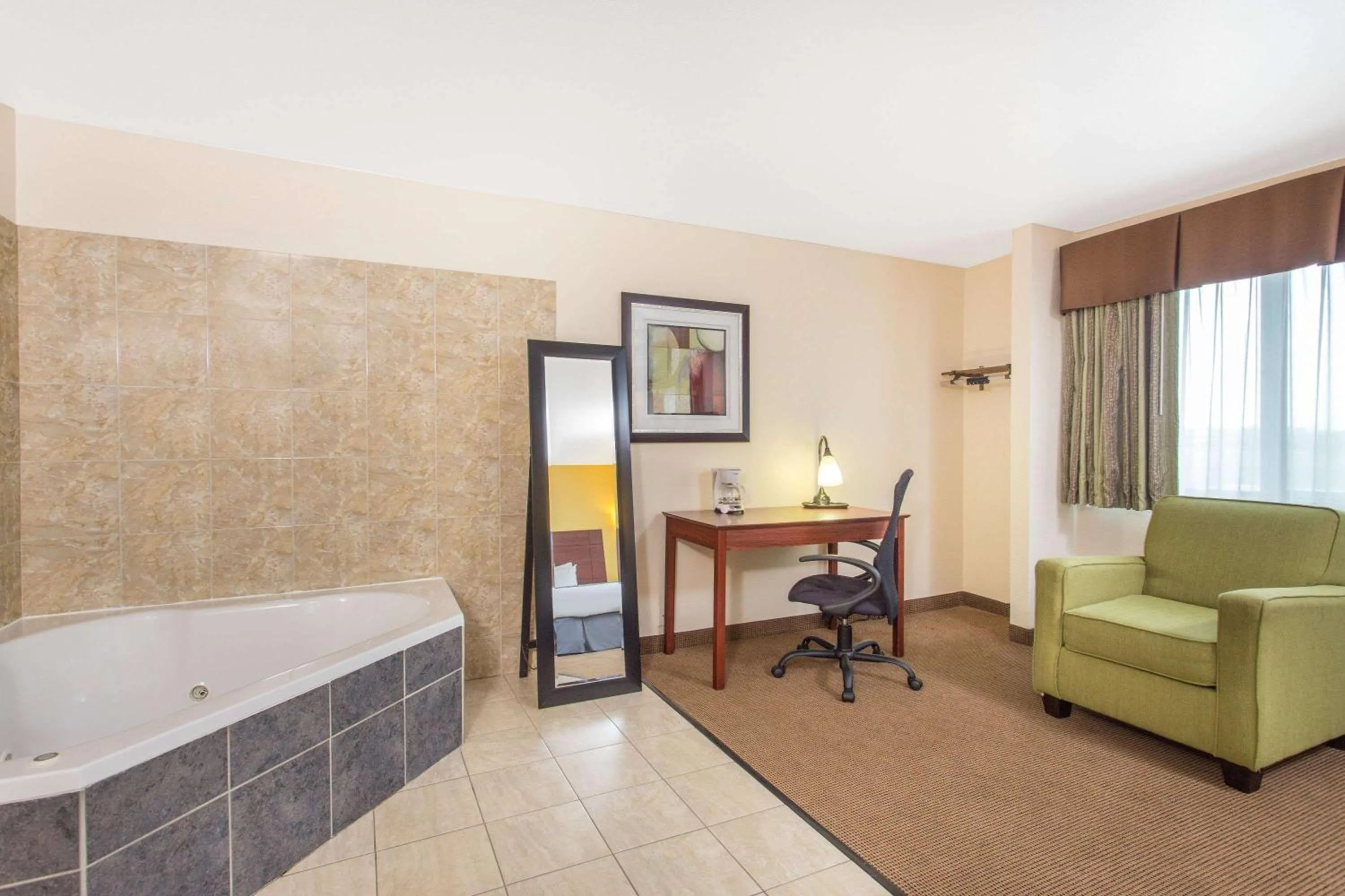 Photo of the whole room in Baymont by Wyndham Dubuque