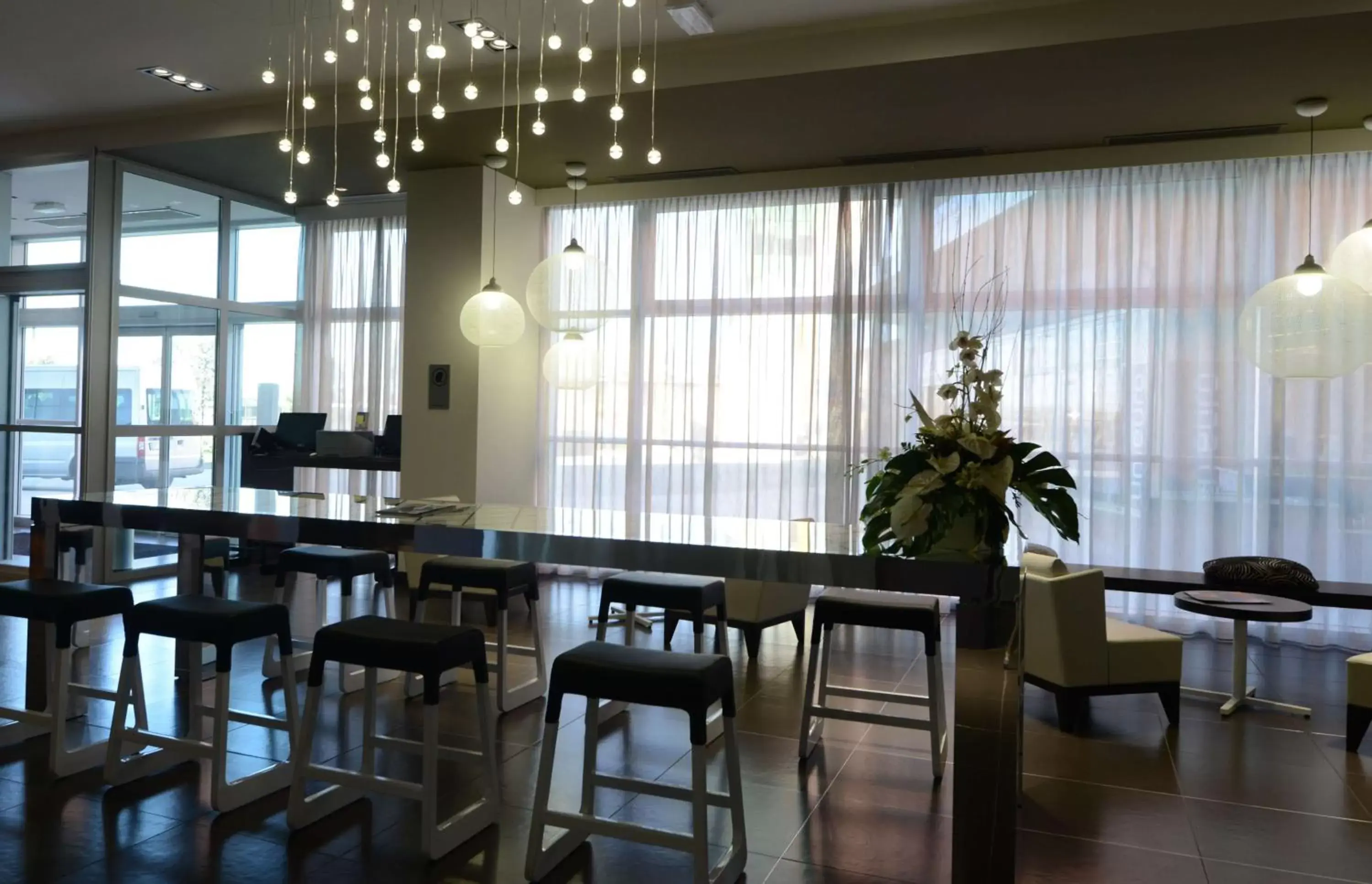 Lounge or bar, Restaurant/Places to Eat in Best Western Premier CHC Airport