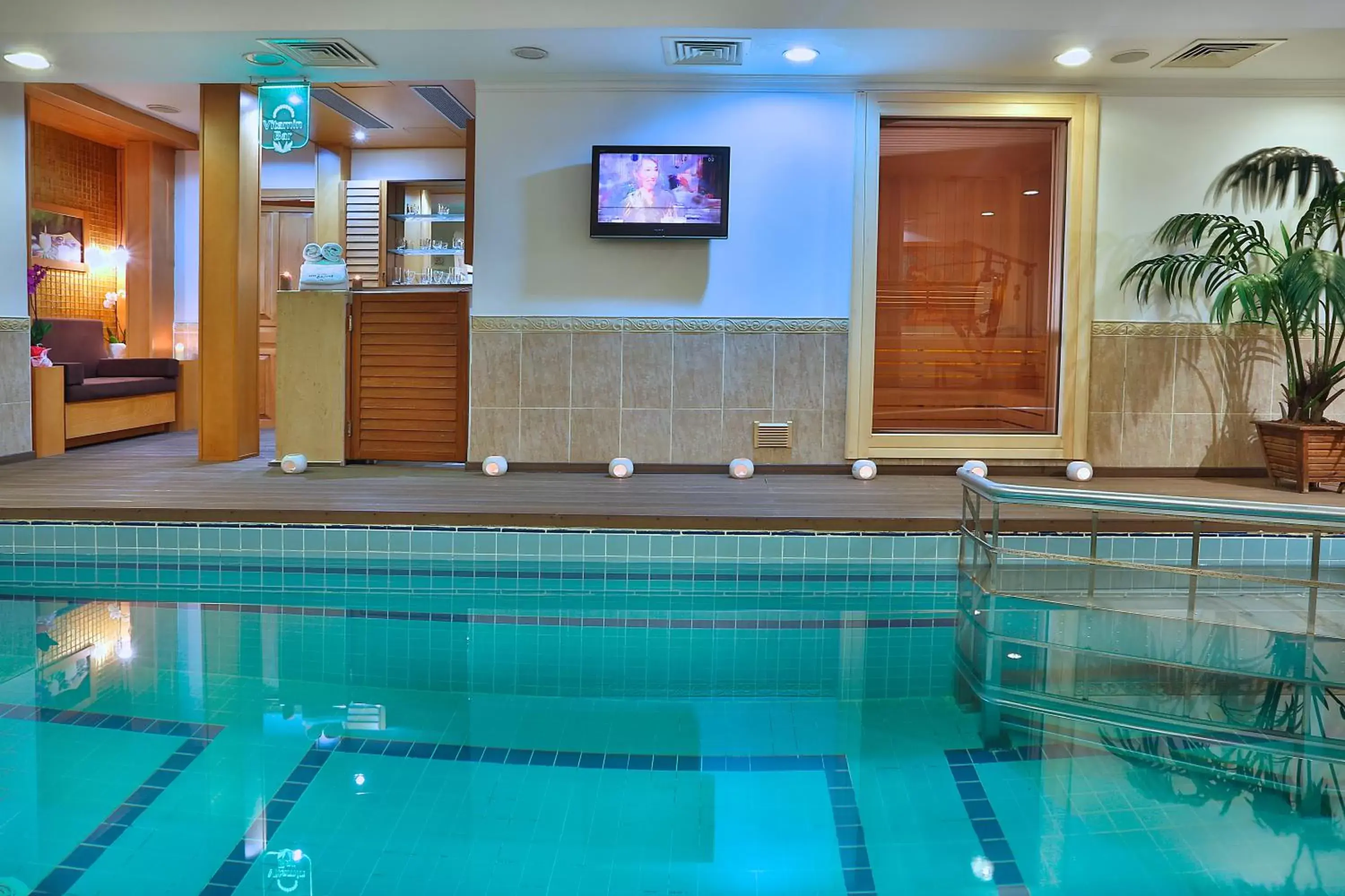 Swimming Pool in Grand Hilarium Hotel