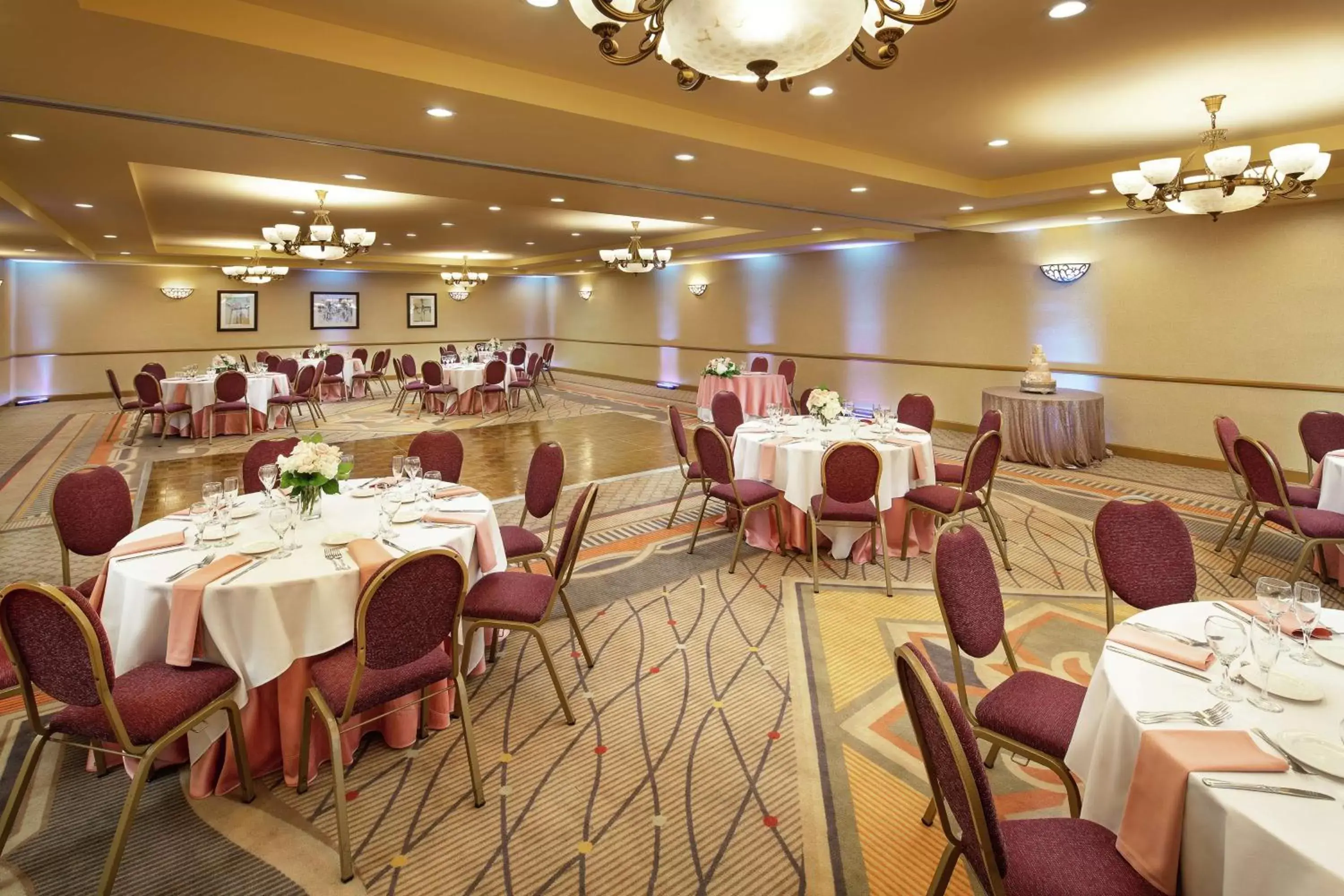 Meeting/conference room, Restaurant/Places to Eat in DoubleTree by Hilton Claremont