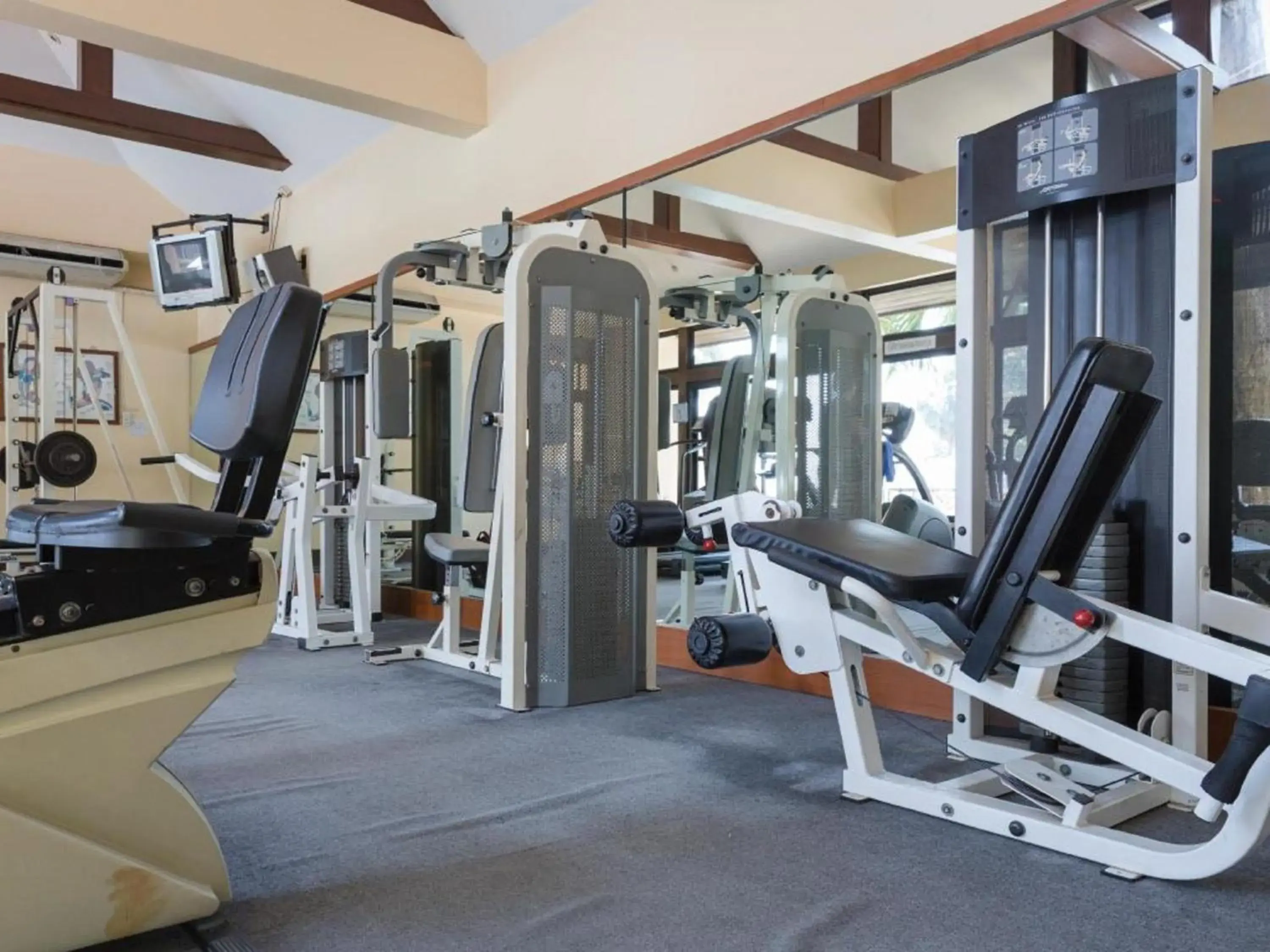 Fitness centre/facilities, Fitness Center/Facilities in Long Beach Garden Hotel & Pavilions