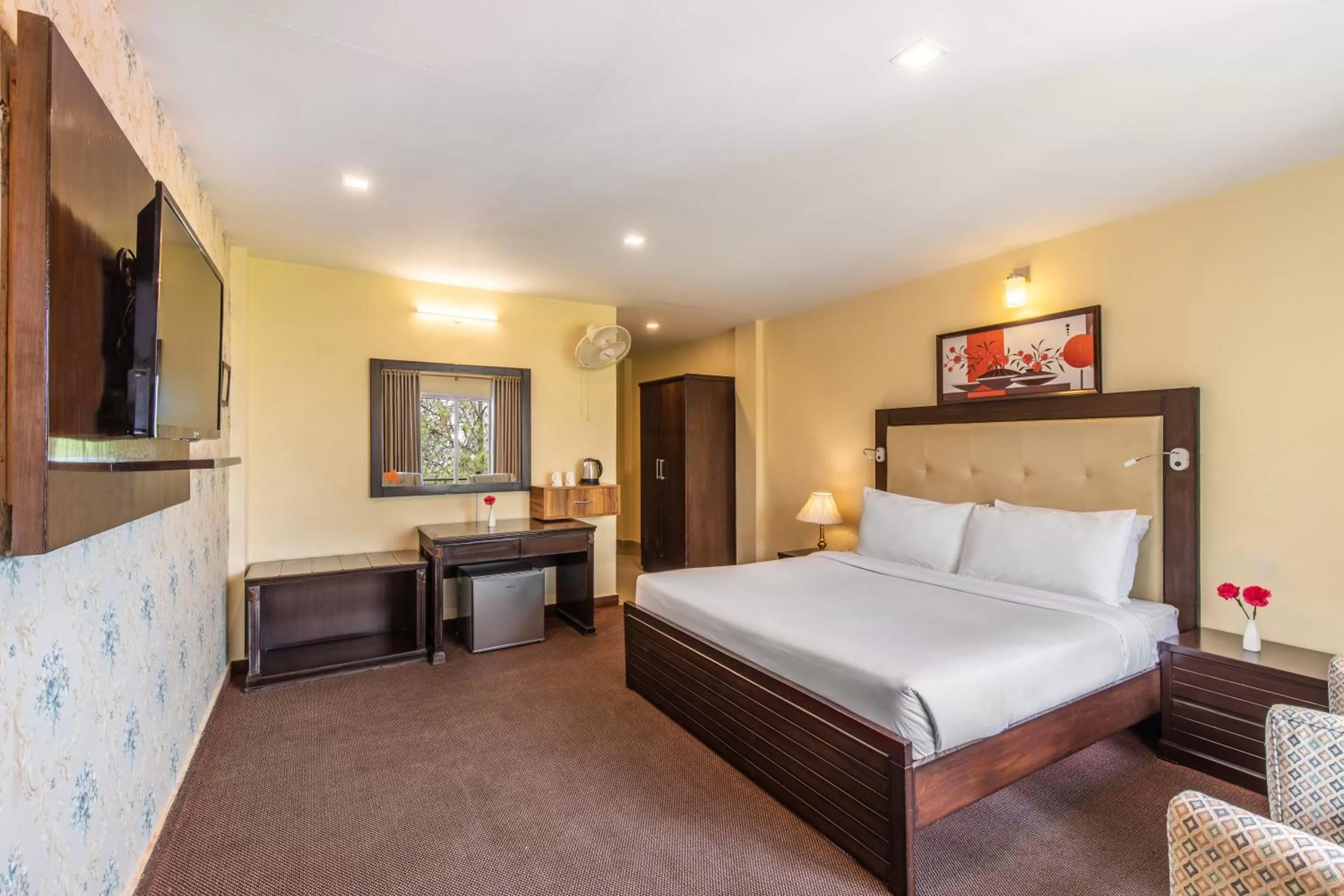 Photo of the whole room, Bed in Country Inn Maple Resort Chail