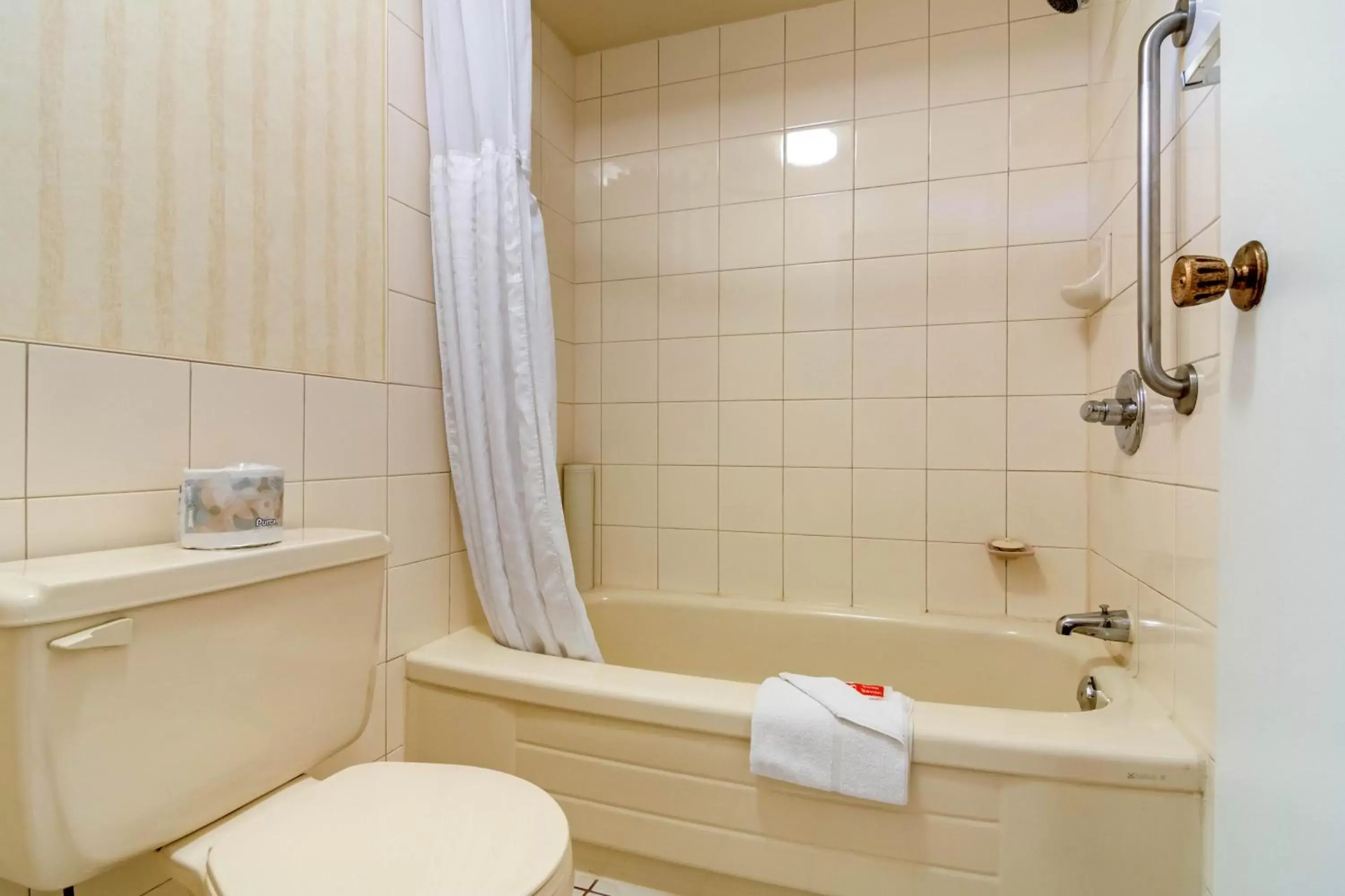 Toilet, Bathroom in Econo Lodge Inn & Suites - North Vancouver