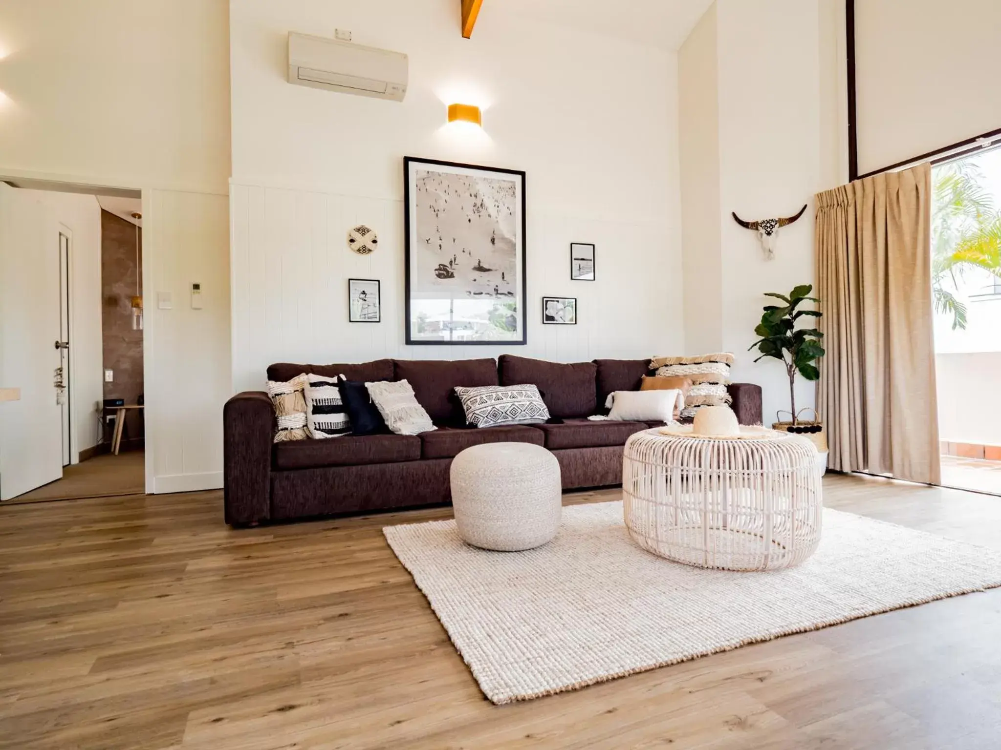 Living room, Seating Area in Waves Byron Bay