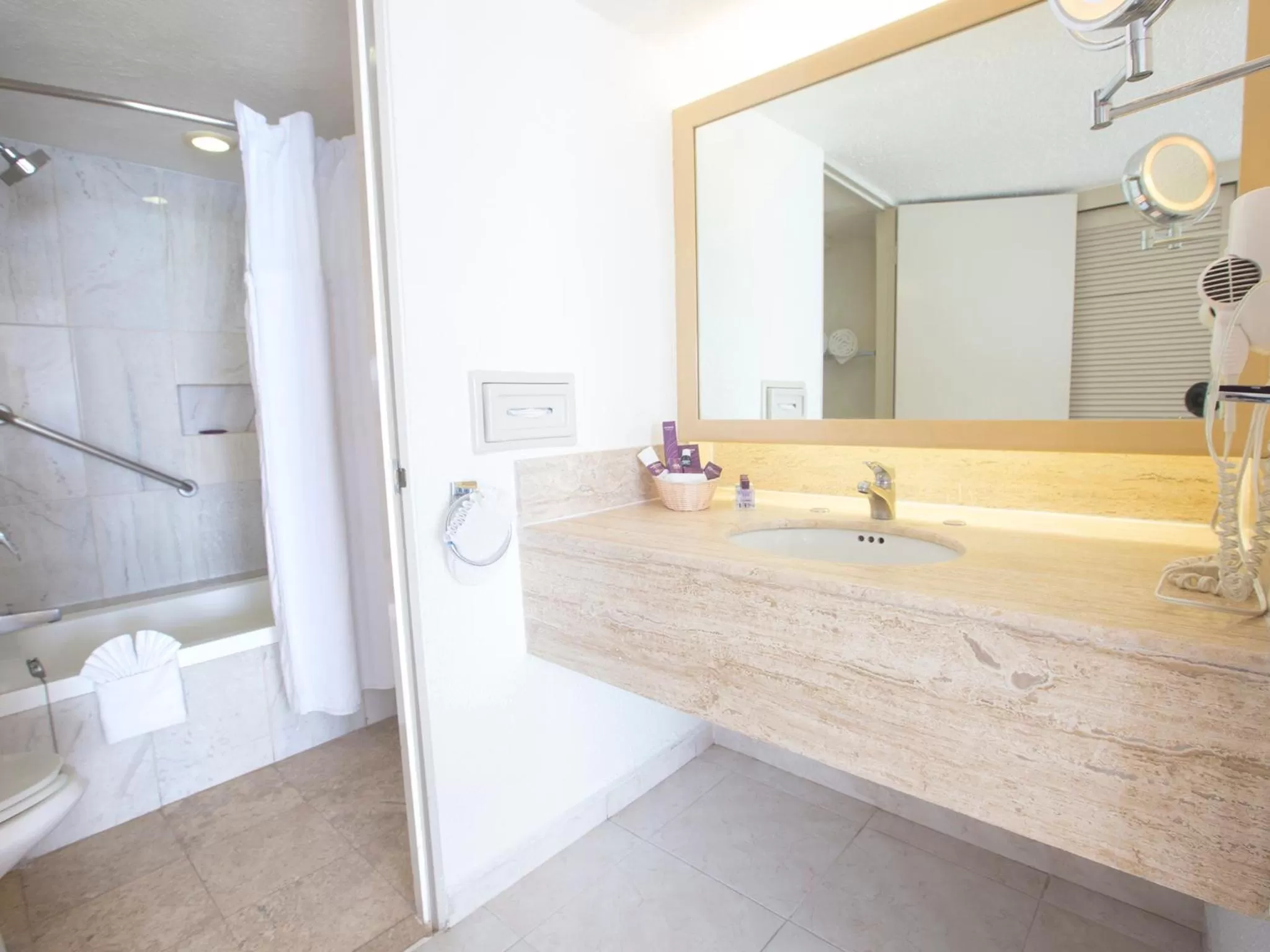 King Room with Sea View in HS HOTSSON Smart Acapulco