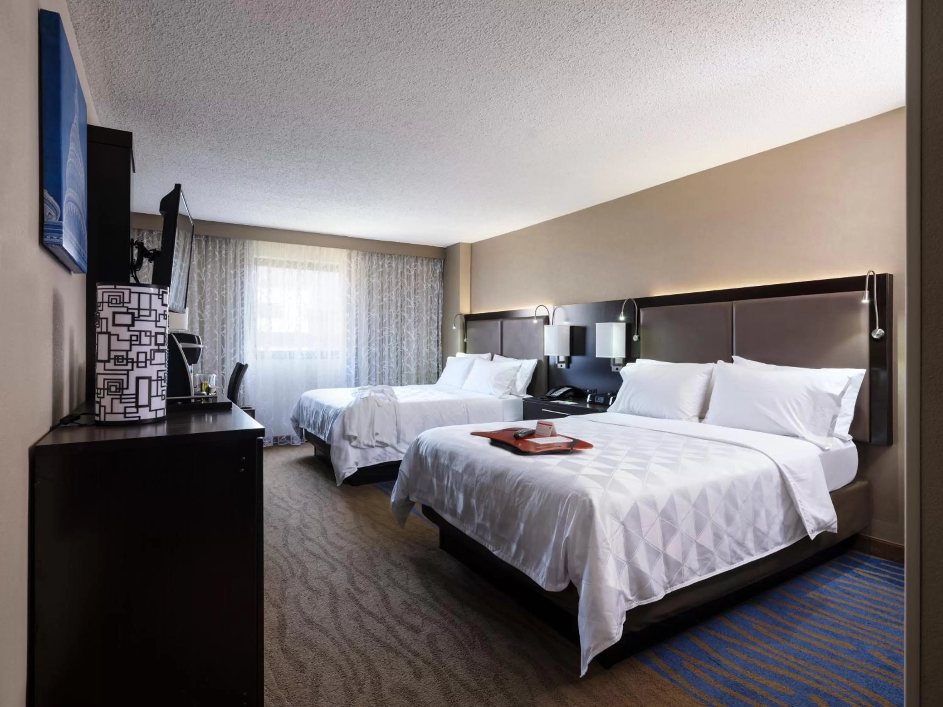Photo of the whole room, Bed in Holiday Inn Washington Capitol-National Mall by IHG