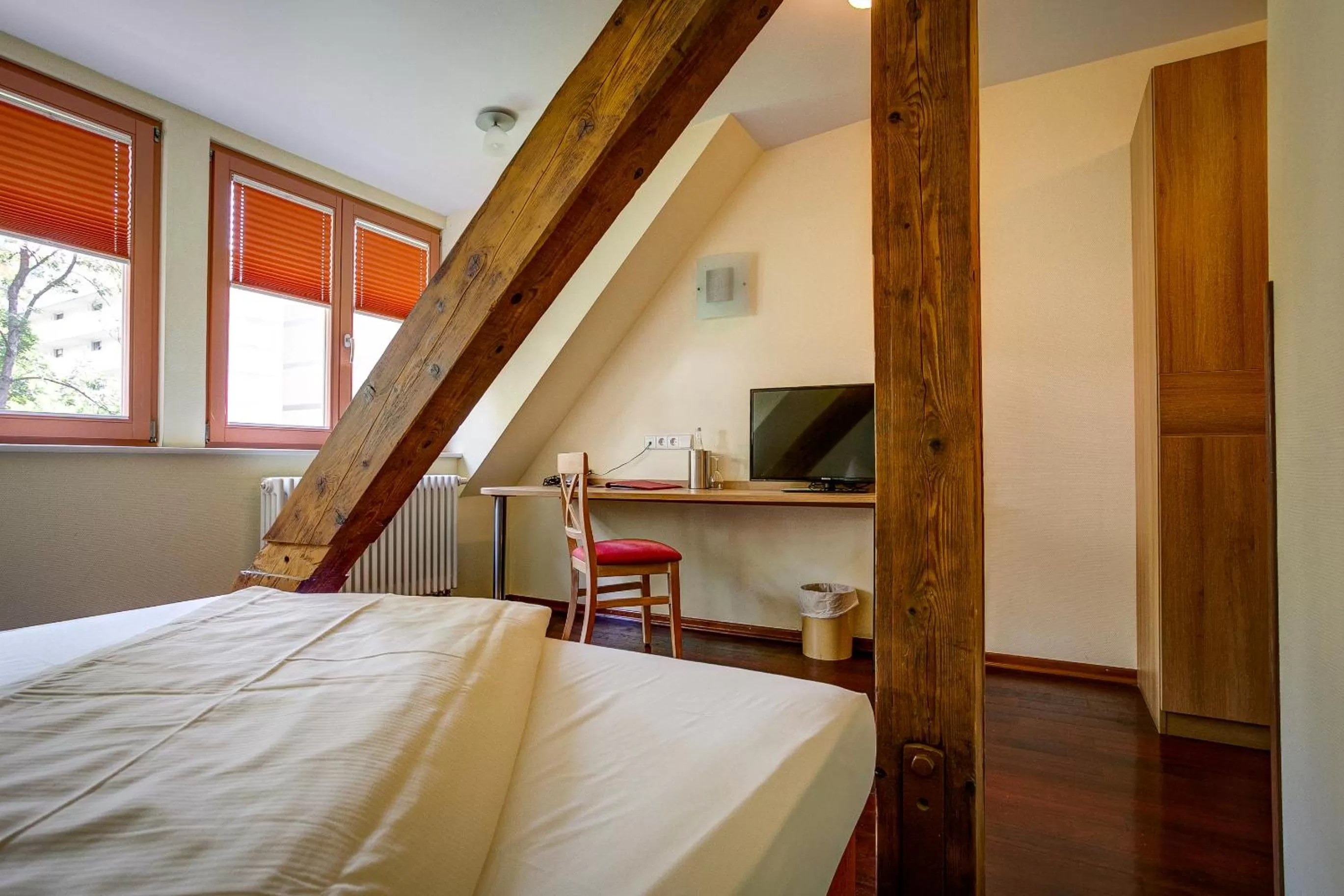 Photo of the whole room, Bed in Hotel Hoepfner Burghof