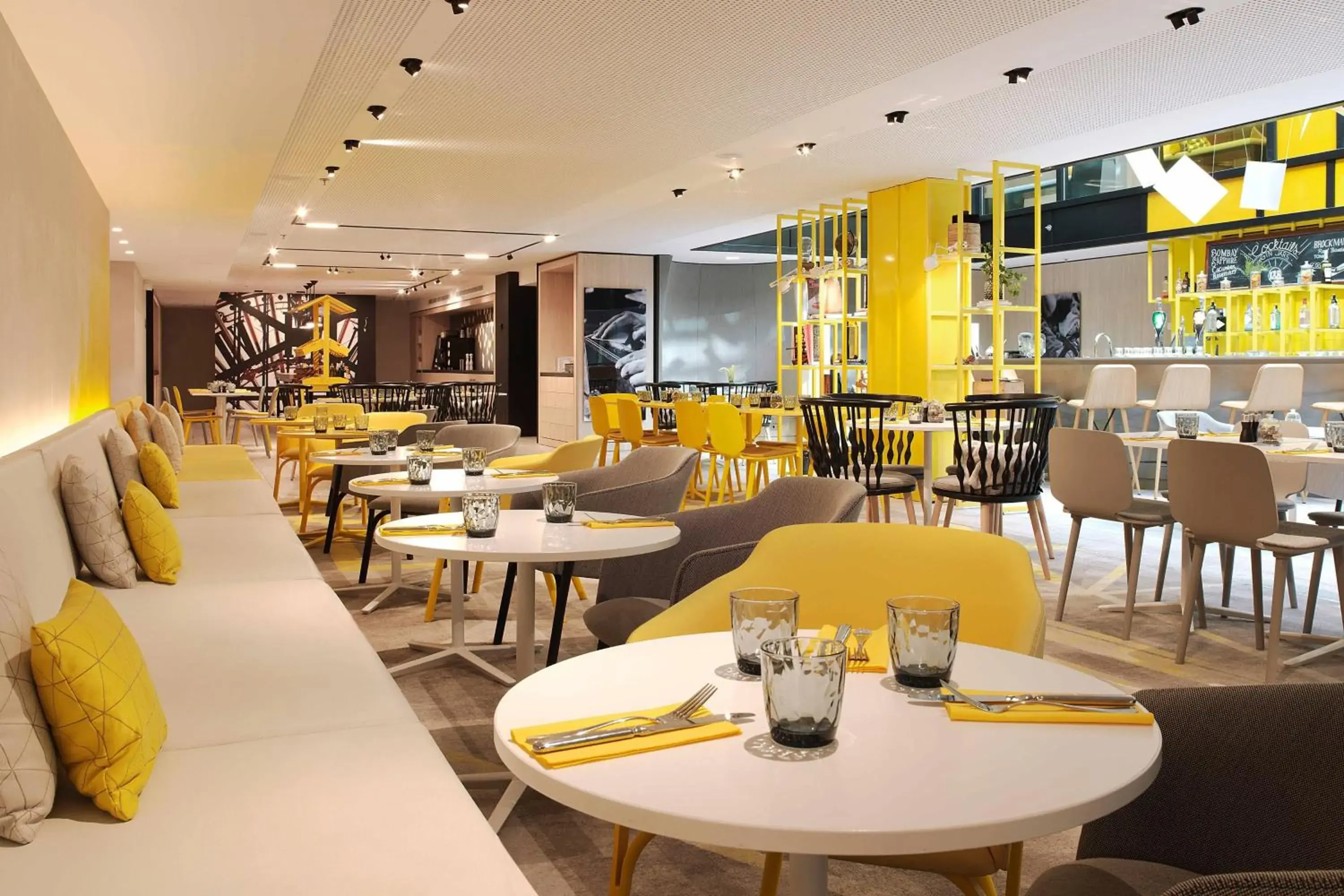 Restaurant/Places to Eat in Courtyard by Marriott Paris Gare de Lyon