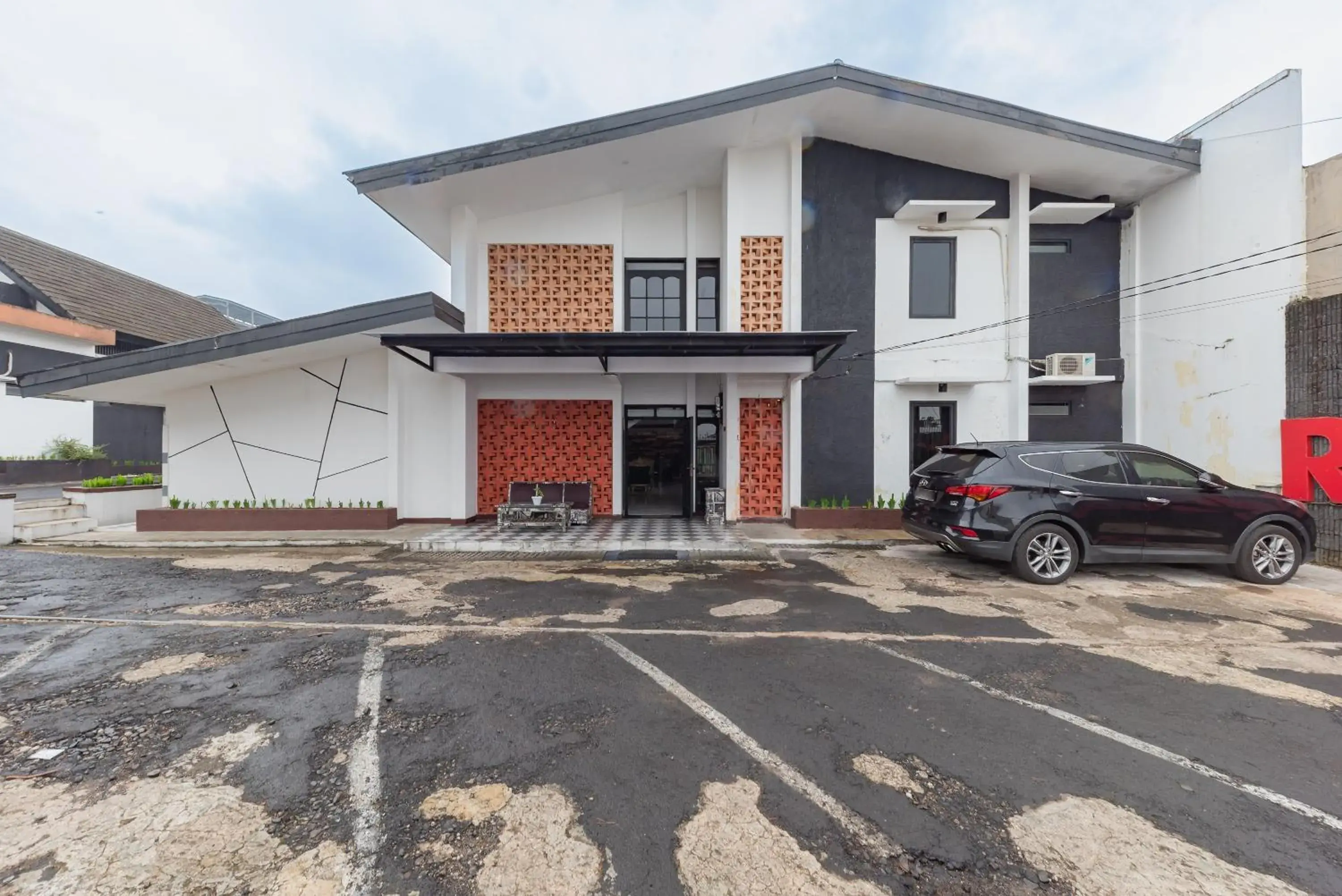 Property Building in RedDoorz near Alun-Alun Kota Sukabumi