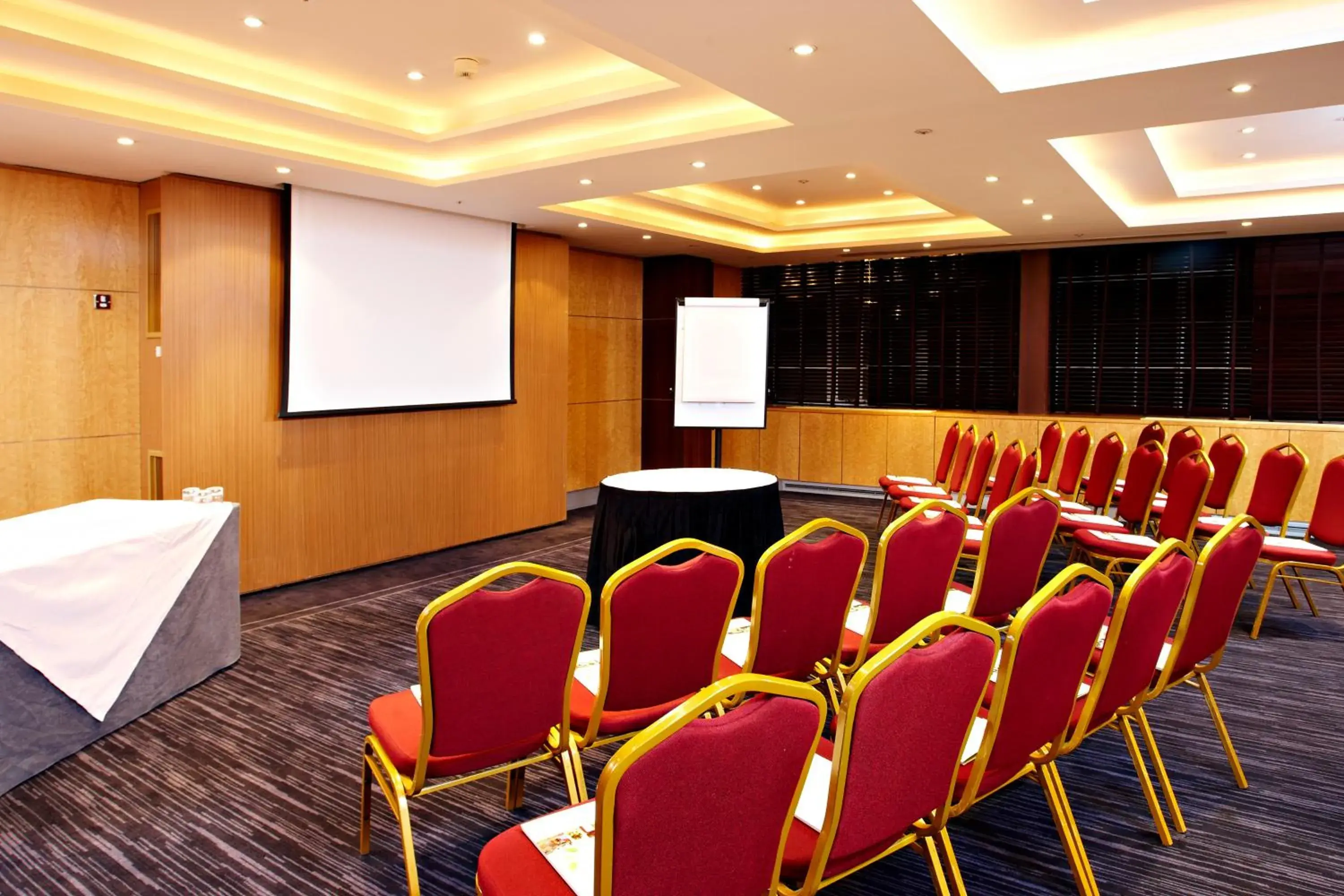Business facilities in Courthouse Hotel London