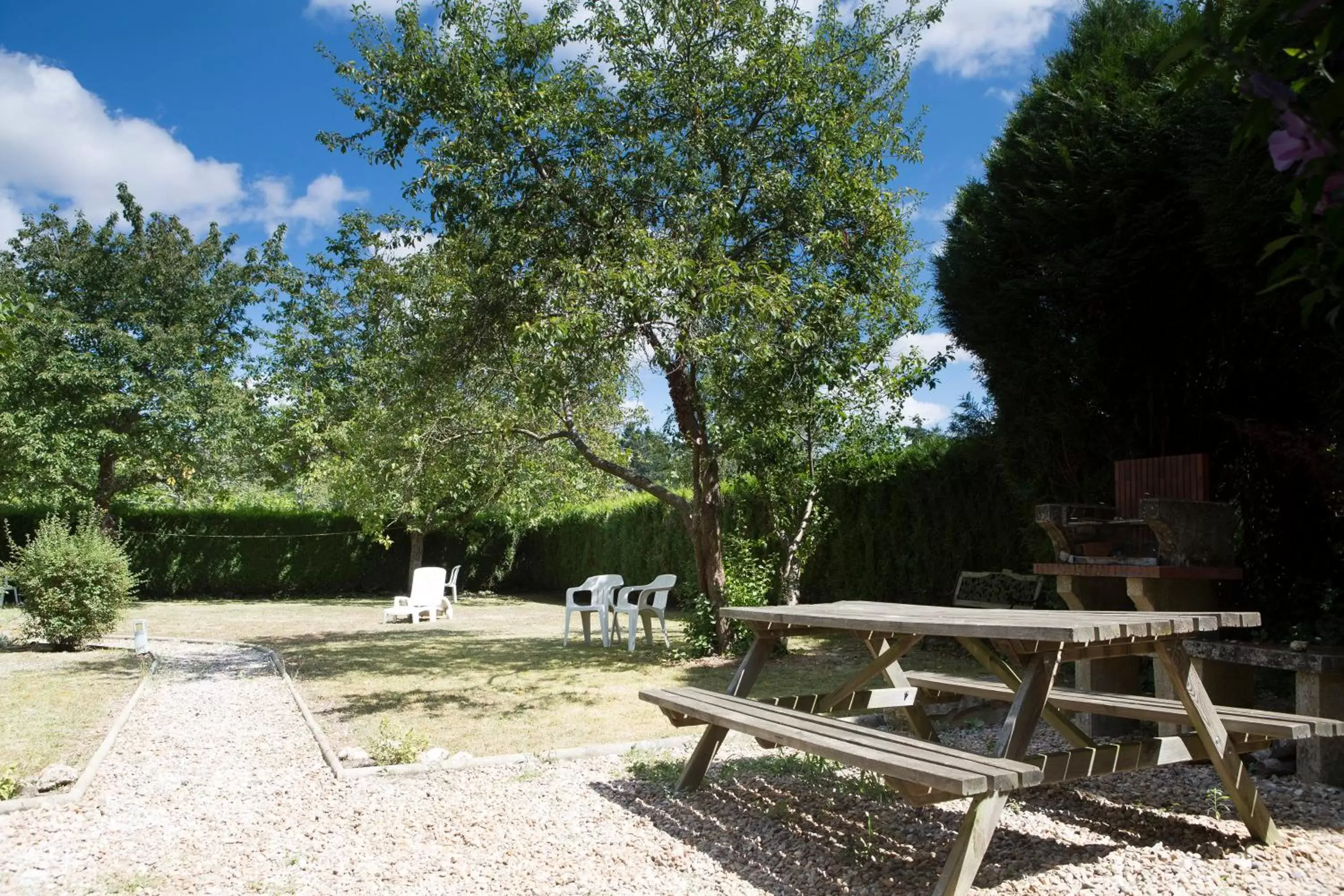 Garden, Patio/Outdoor Area in Logis Hotel Le Cerf