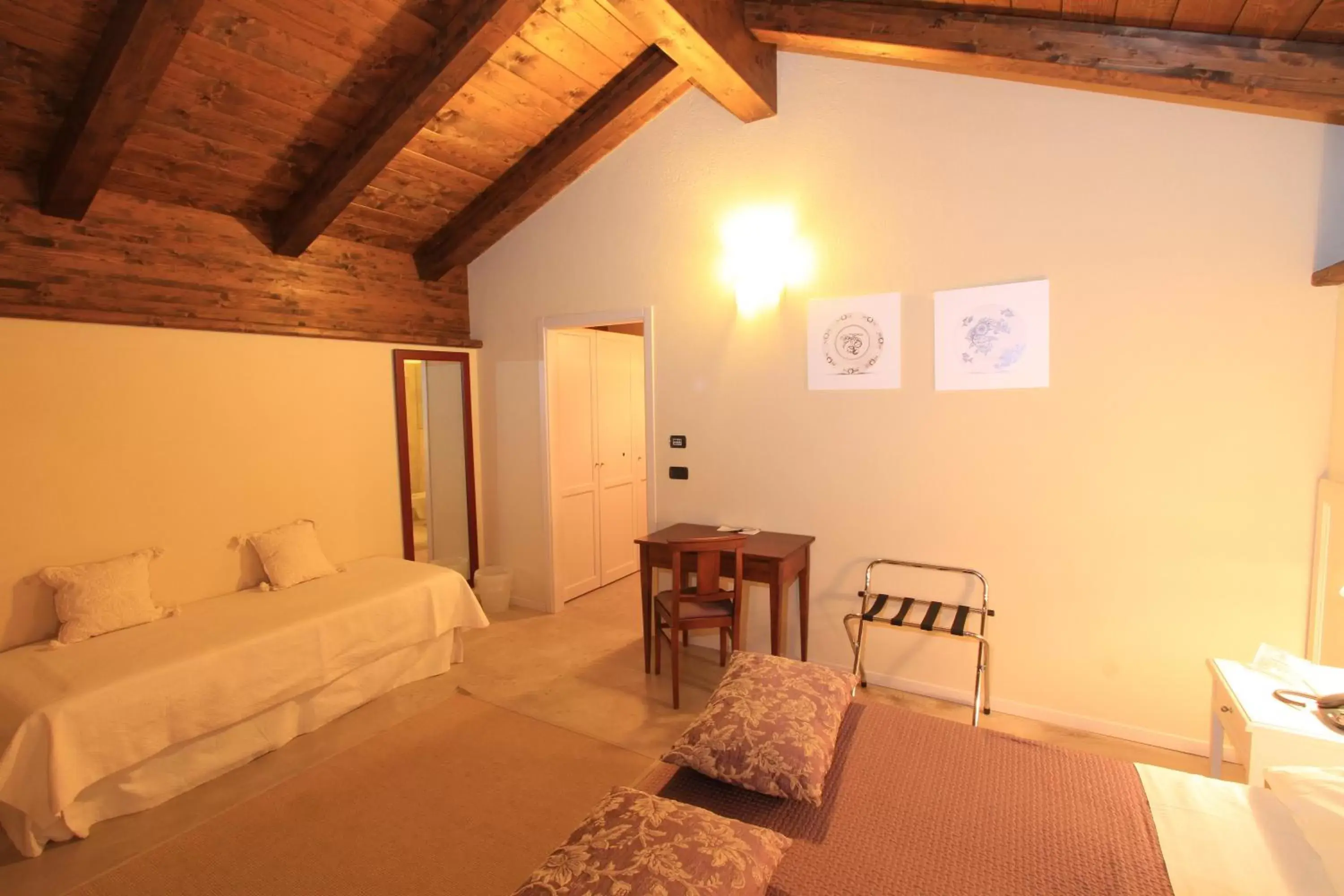 Bed, Seating Area in Albergo della Ceramica