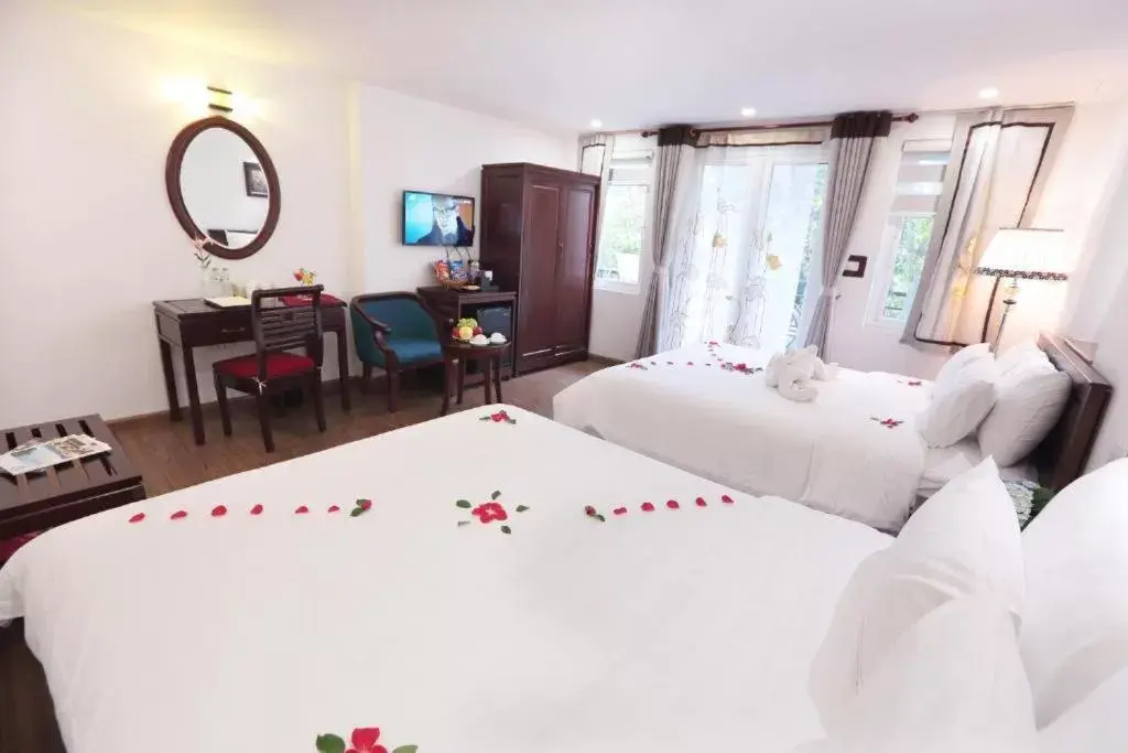 Bed in Hanoi Siva Luxury Hotel & Travel
