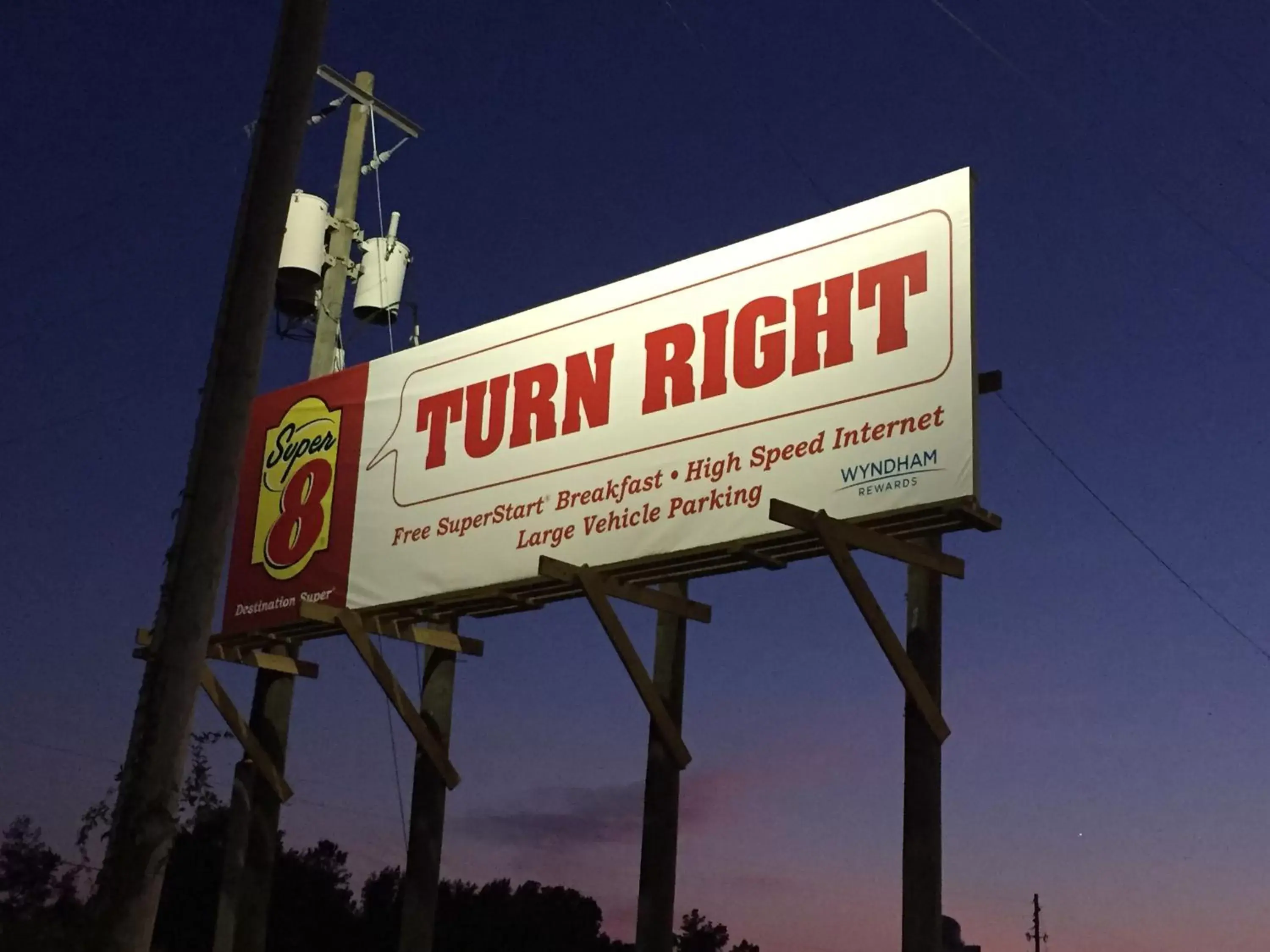 Facade/entrance in Super 8 by Wyndham Manning Facade/entrance in Super 8 by Wyndham Manning