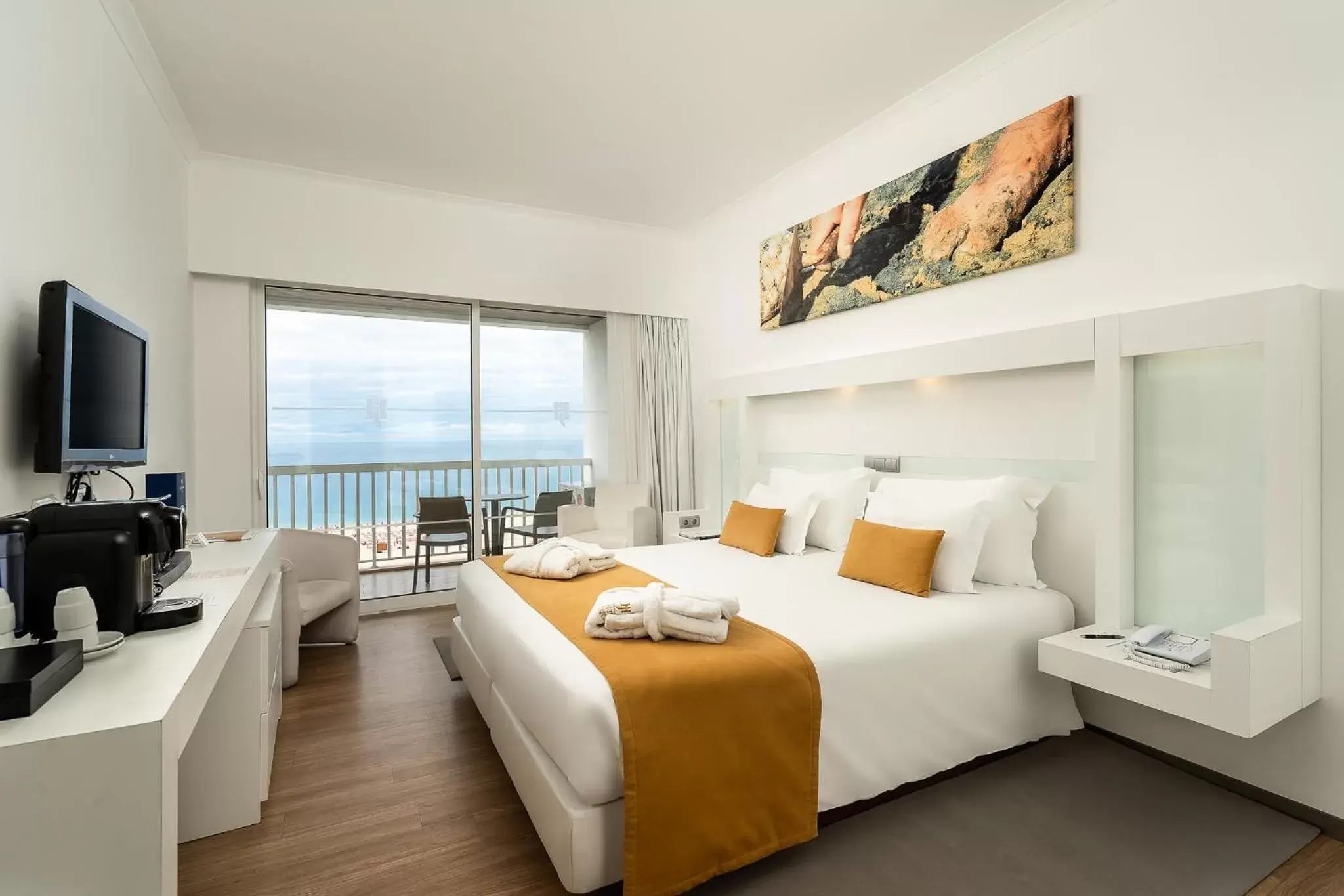 Deluxe Room with Sea View - High Floor in Jupiter Algarve Hotel