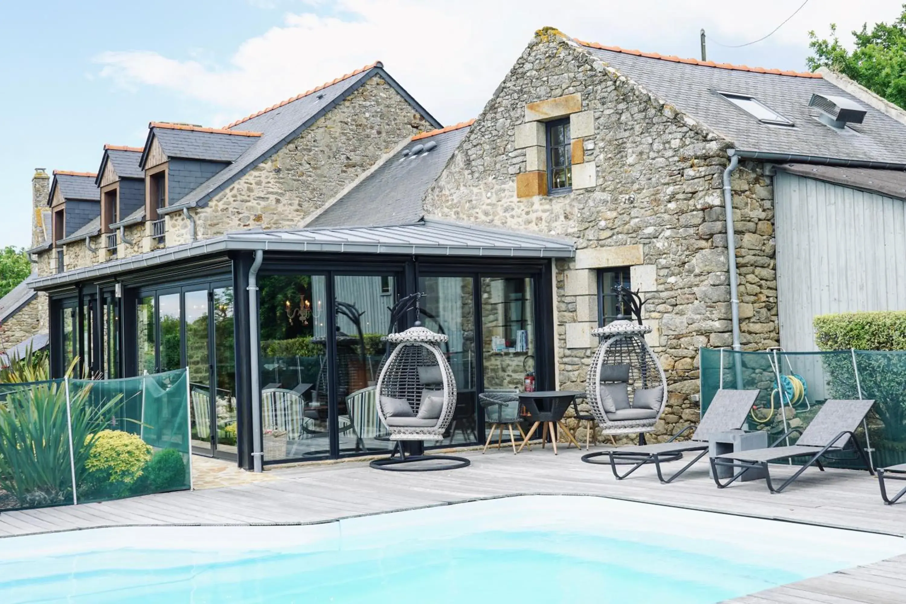 Swimming pool, Property Building in Le Chatellier