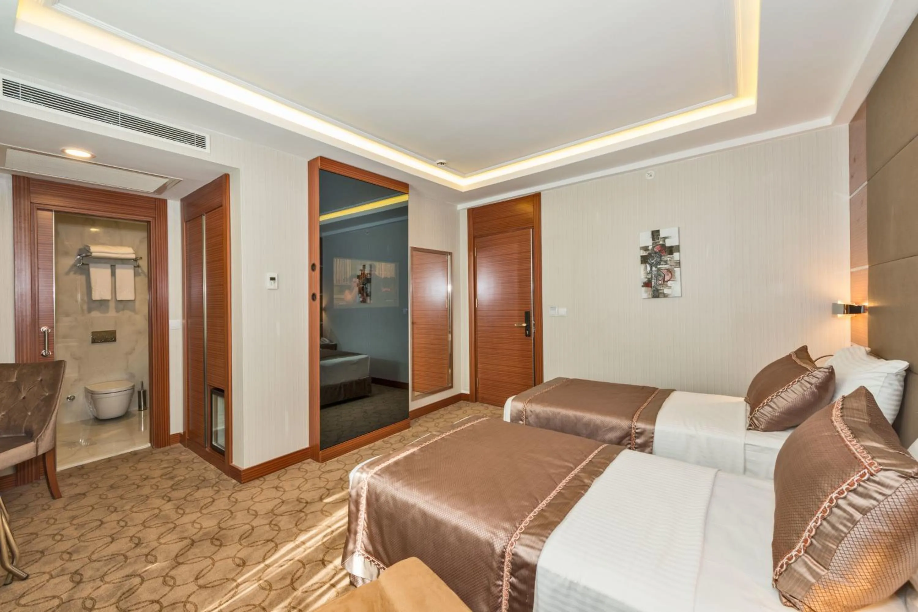 Photo of the whole room in Glorious Hotel