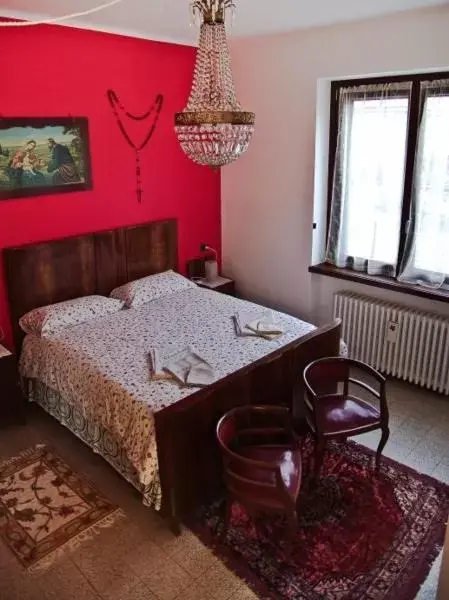 Photo of the whole room, Bed in B&B I Cherubini