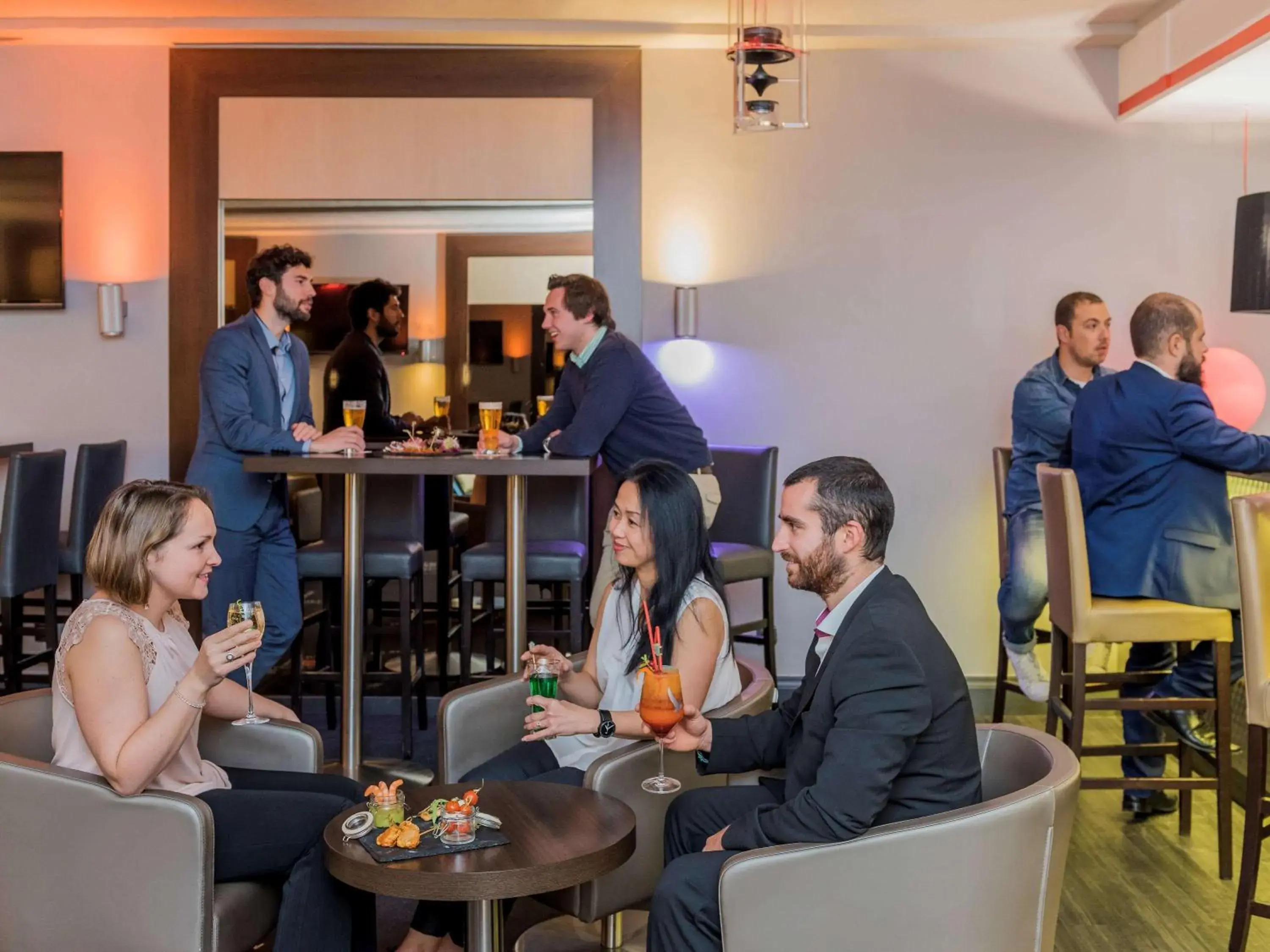 Lounge or bar, Guests in Mercure Paris Velizy