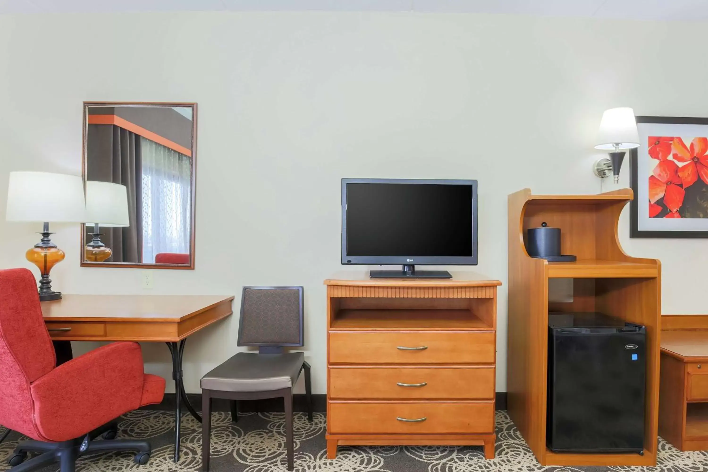 Bedroom, TV/Entertainment Center in Hampton Inn & Suites Dallas-Allen