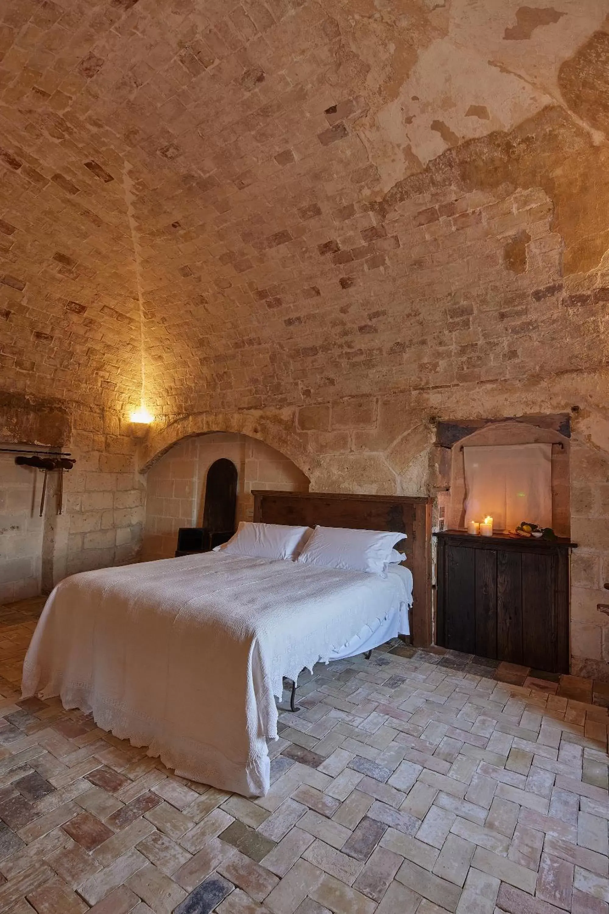 Photo of the whole room, Bed in Sextantio Le Grotte Della Civita