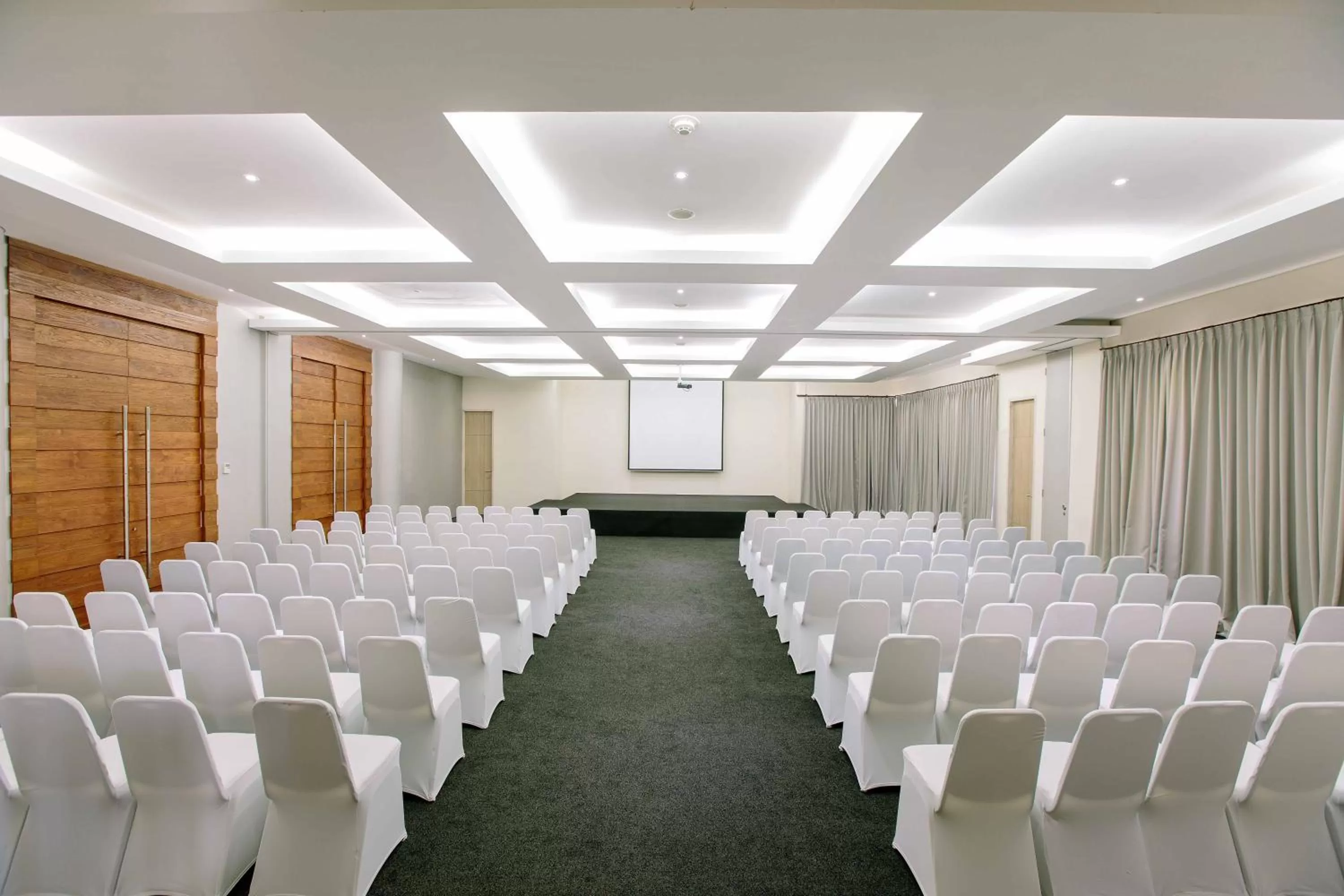 Banquet/Function facilities in Mahogany Hotel