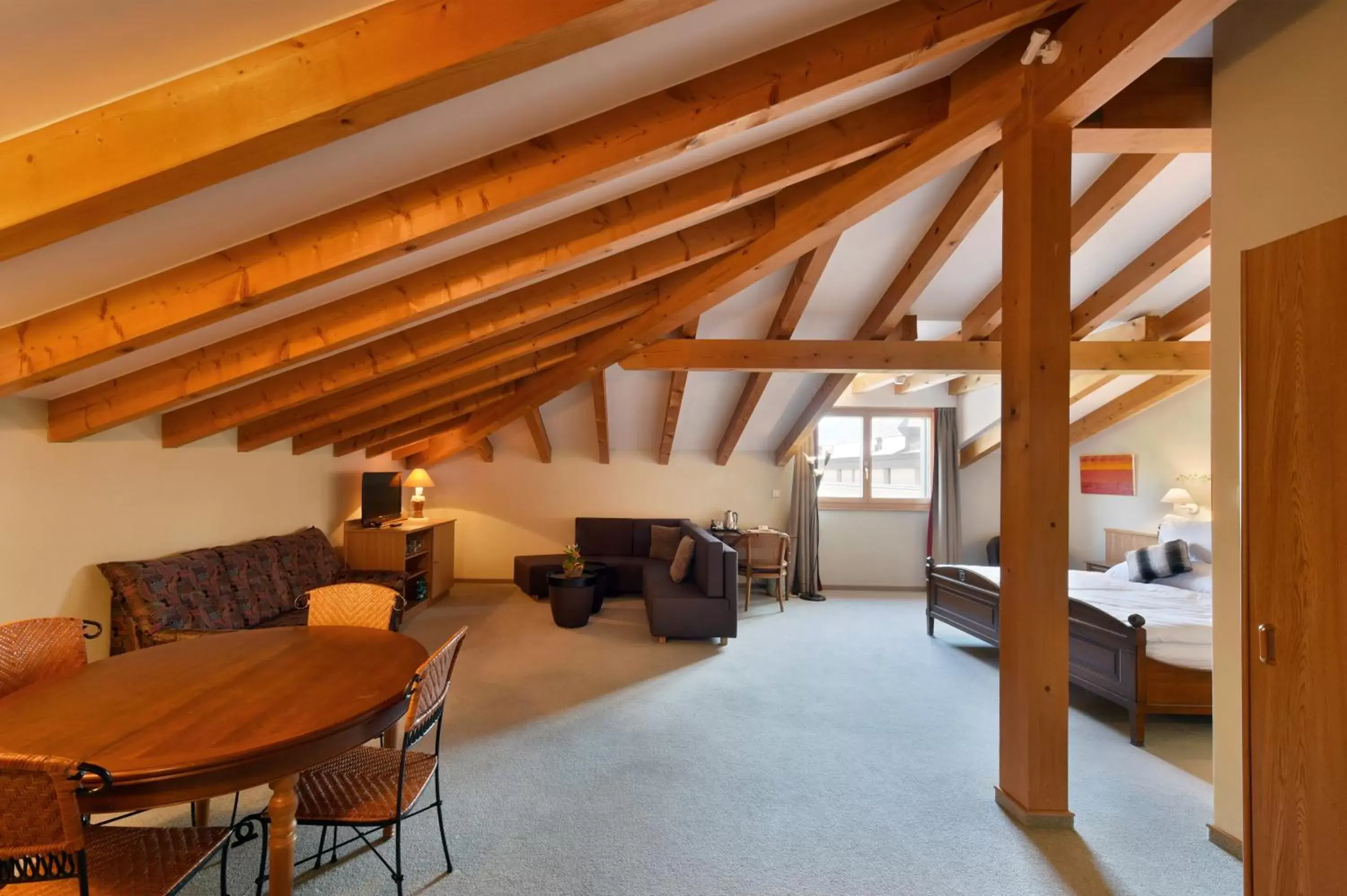 Photo of the whole room, Seating Area in Hôtel des Vignes