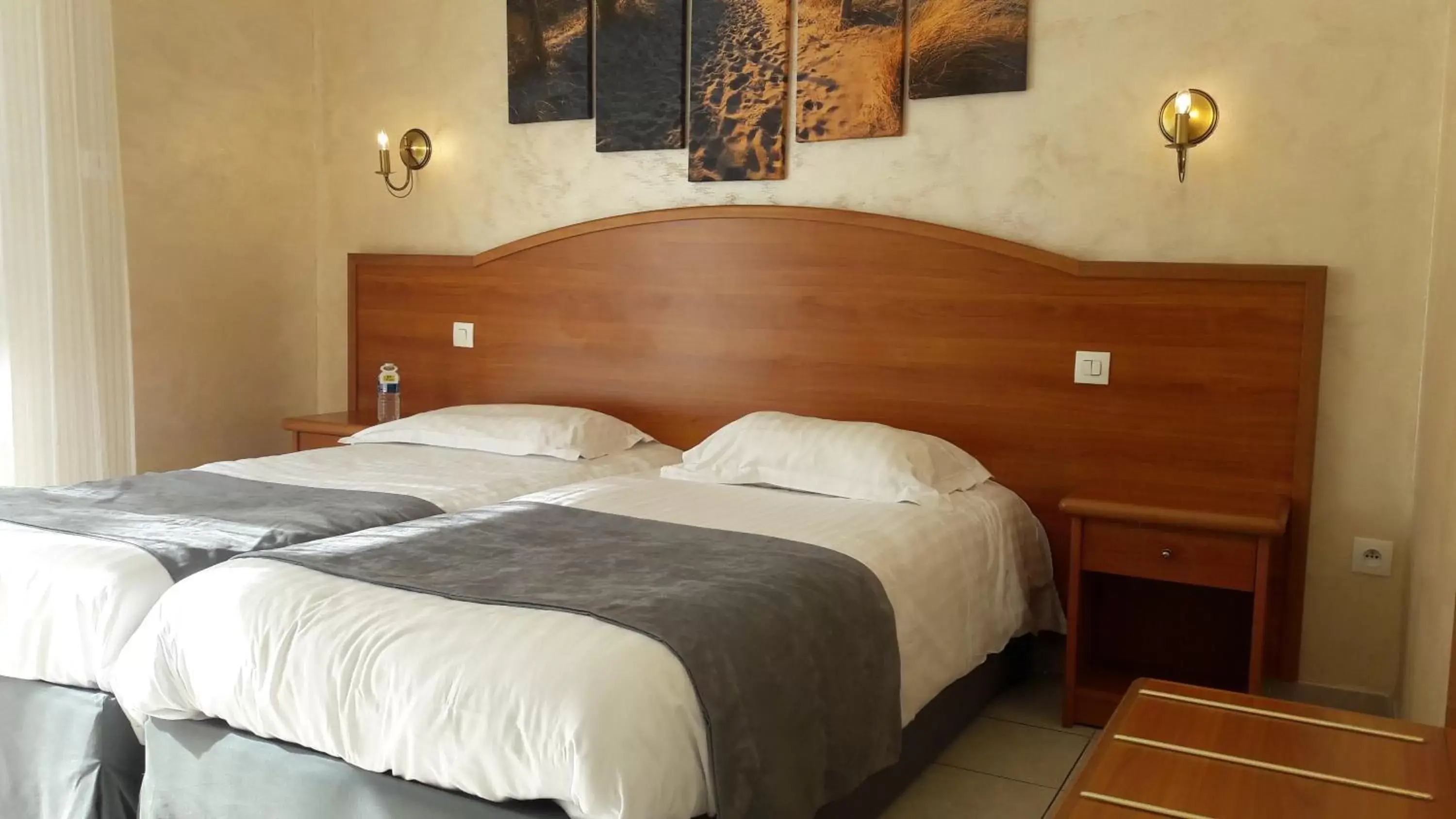 Bed in Logis - Hostellerie Le Chatel Nangis