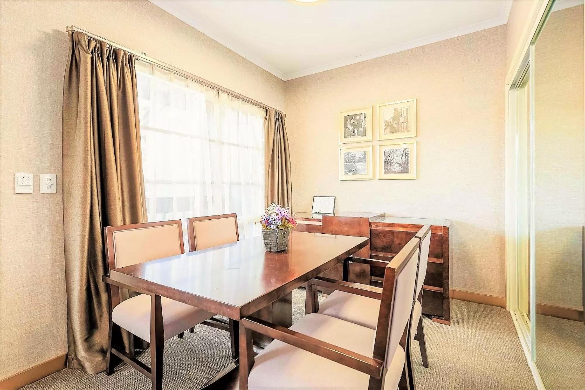 Dining area in Eltham Gateway Hotel & Conference Centre