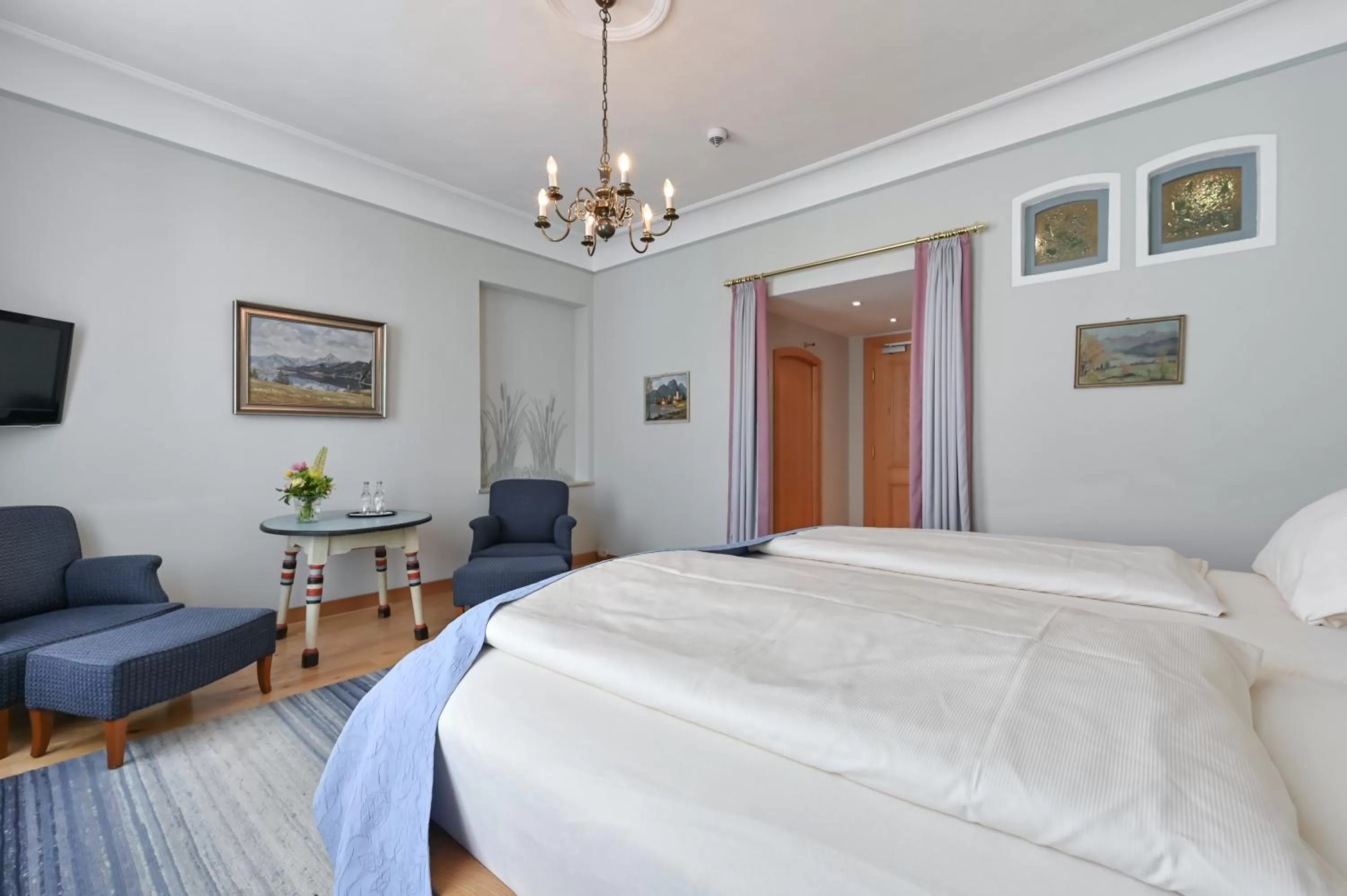 Bedroom, Bed in Hotel Hirsch