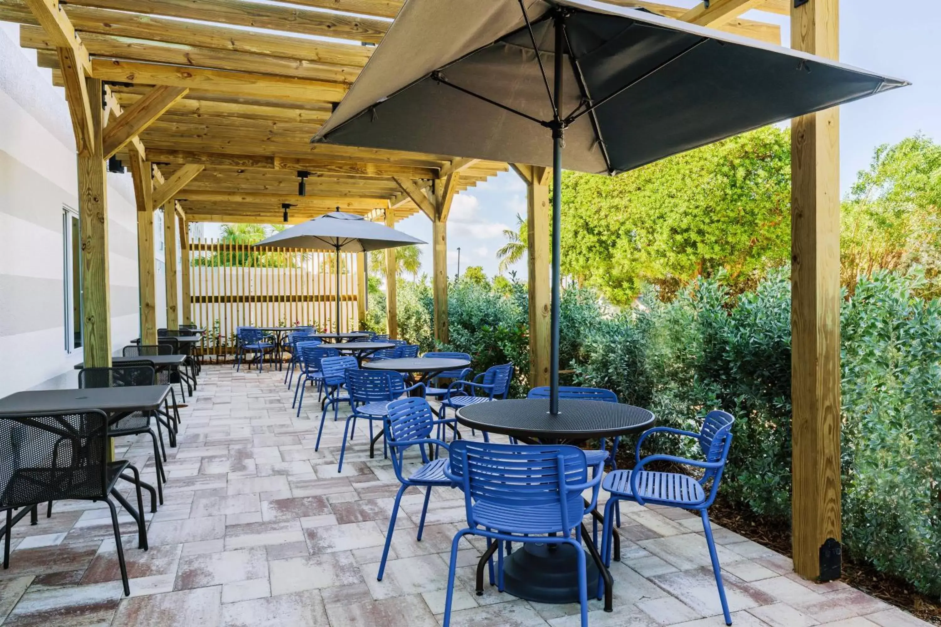 Property building, Restaurant/Places to Eat in Fairfield by Marriott Inn & Suites Marathon Florida Keys