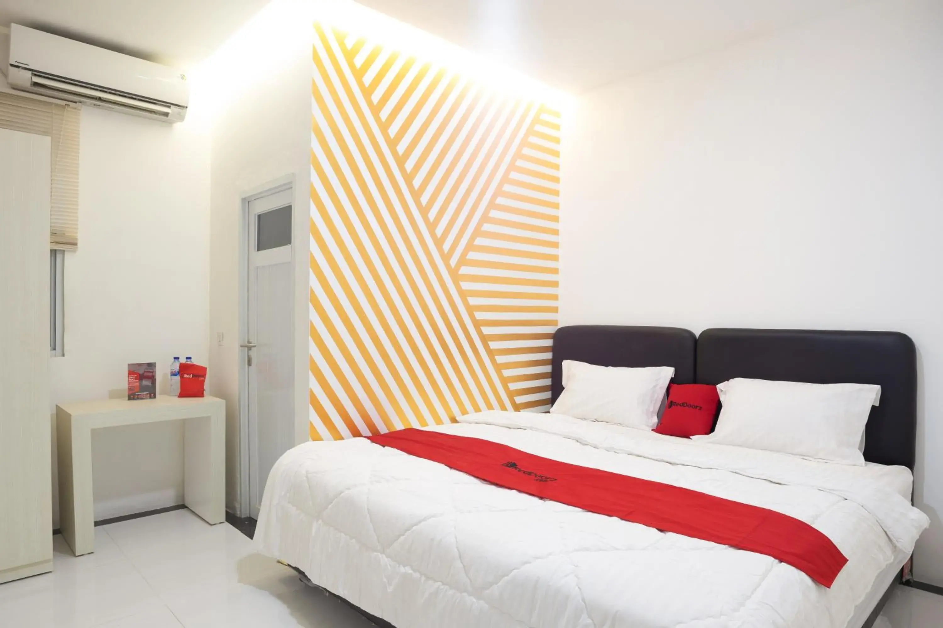 Bedroom, Bed in RedDoorz near IPB Dramaga Bogor