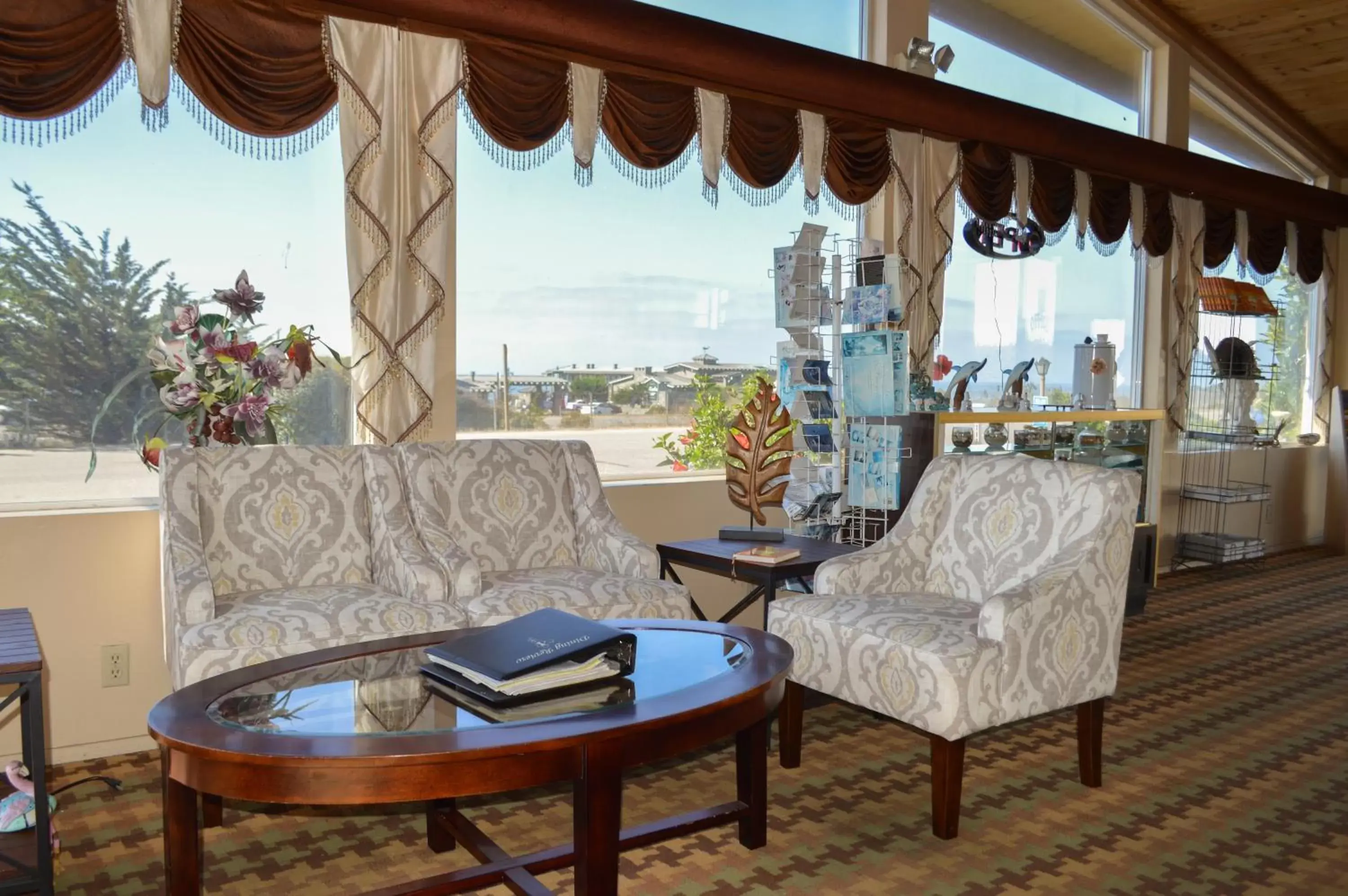 Seating Area in Silver Surf Motel