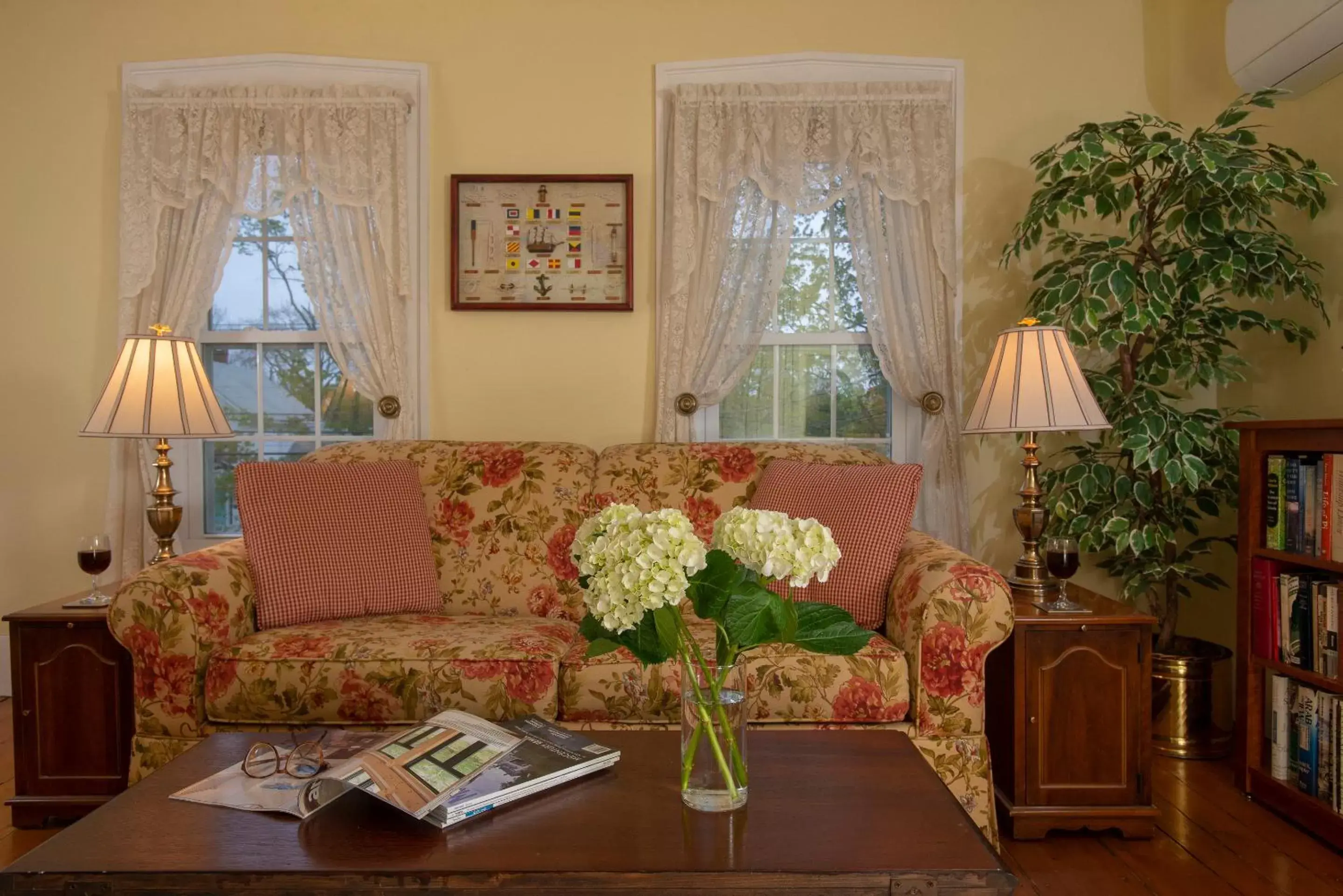 Living room, Seating Area in Camden Maine Stay Inn