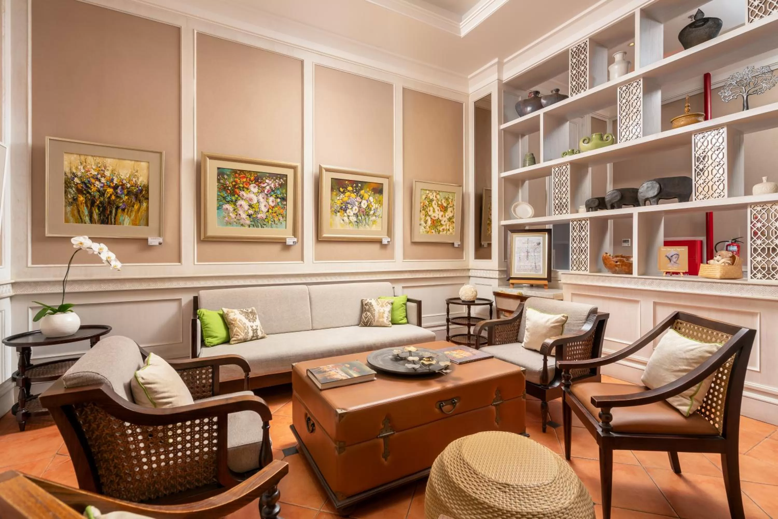 Library in Maison Aurelia Sanur, Bali - By Préférence