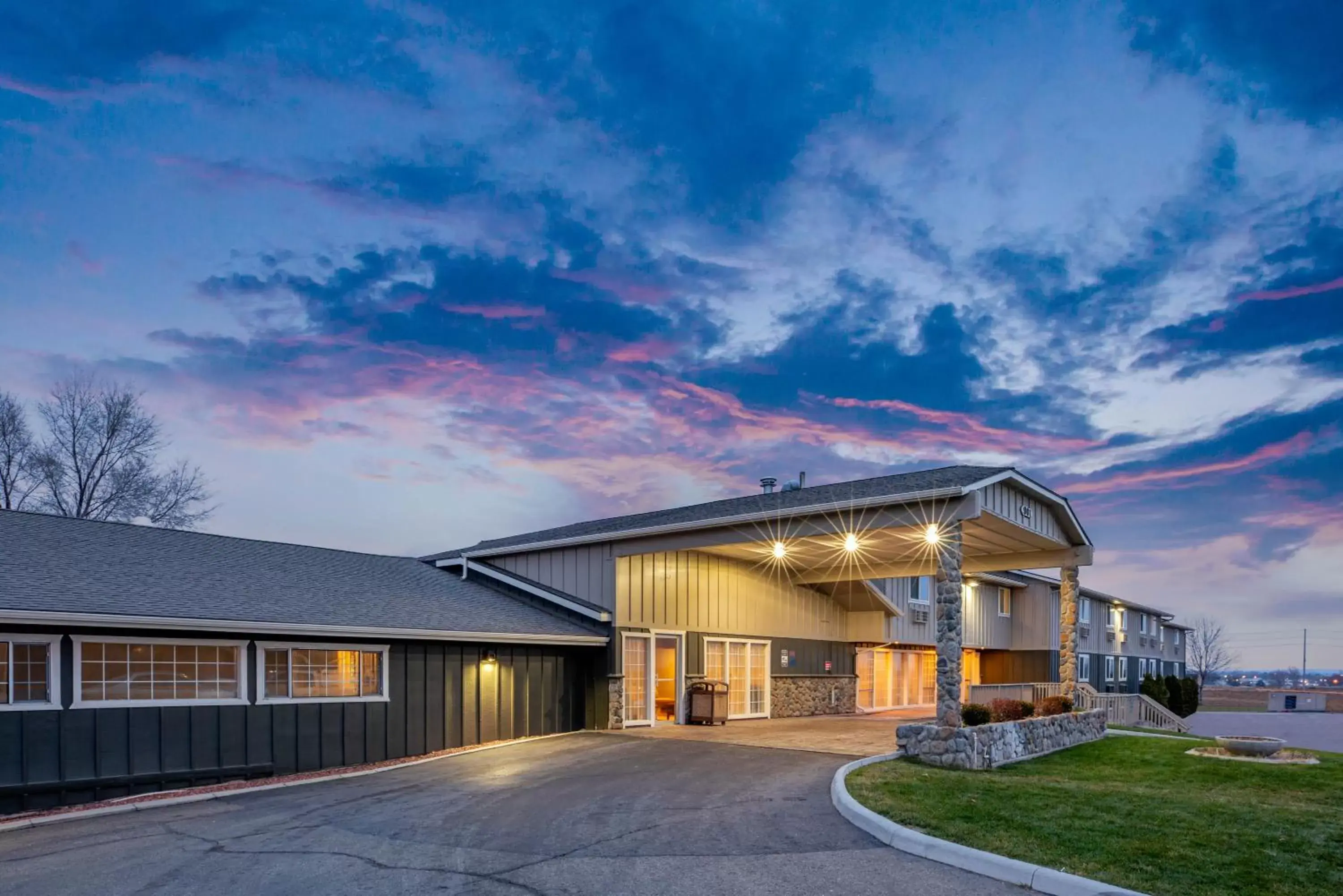 Facade/entrance, Property Building in La Quinta Inn by Wyndham Caldwell