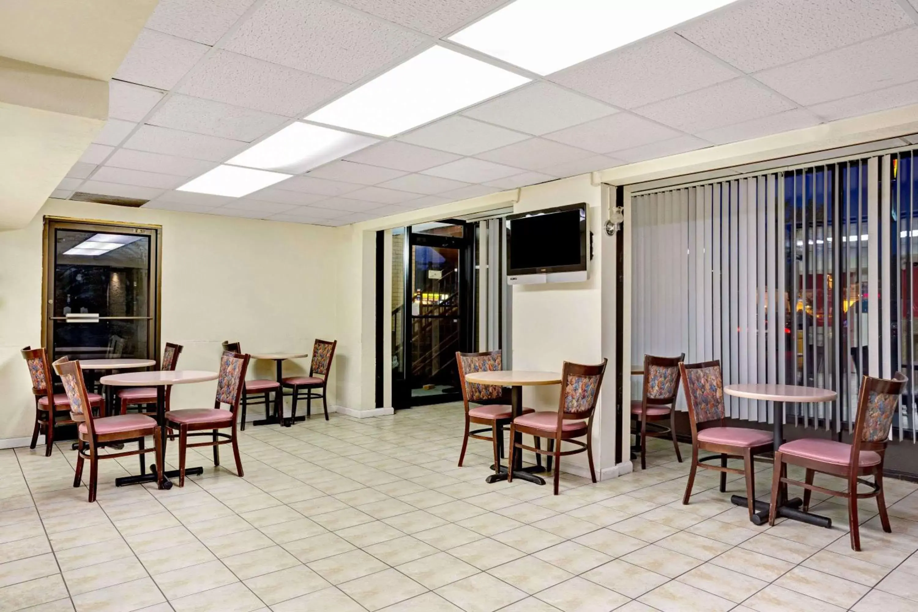 Restaurant/places to eat in Super 8 by Wyndham Fredericksburg Restaurant/places to eat in Super 8 by Wyndham Fredericksburg