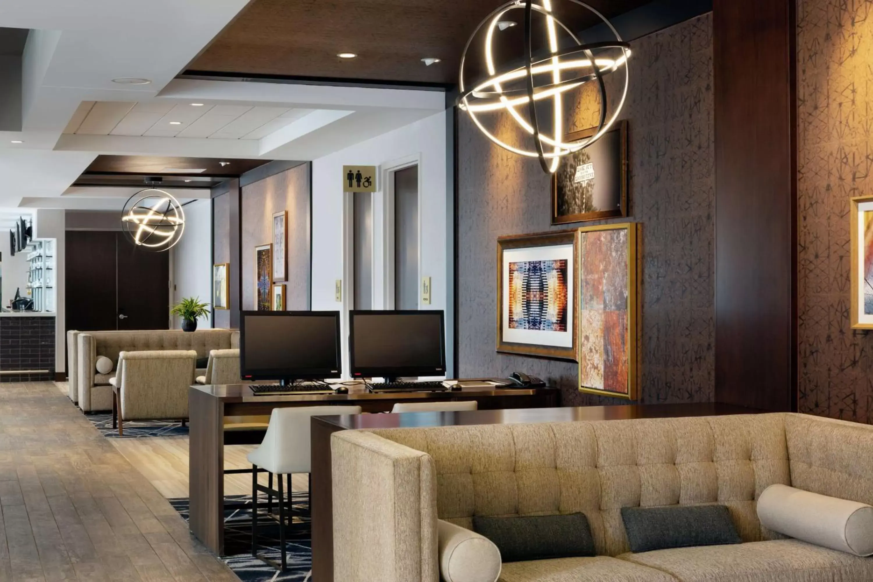 Lobby or reception, TV/Entertainment Center in Doubletree By Hilton Jamestown, Ny