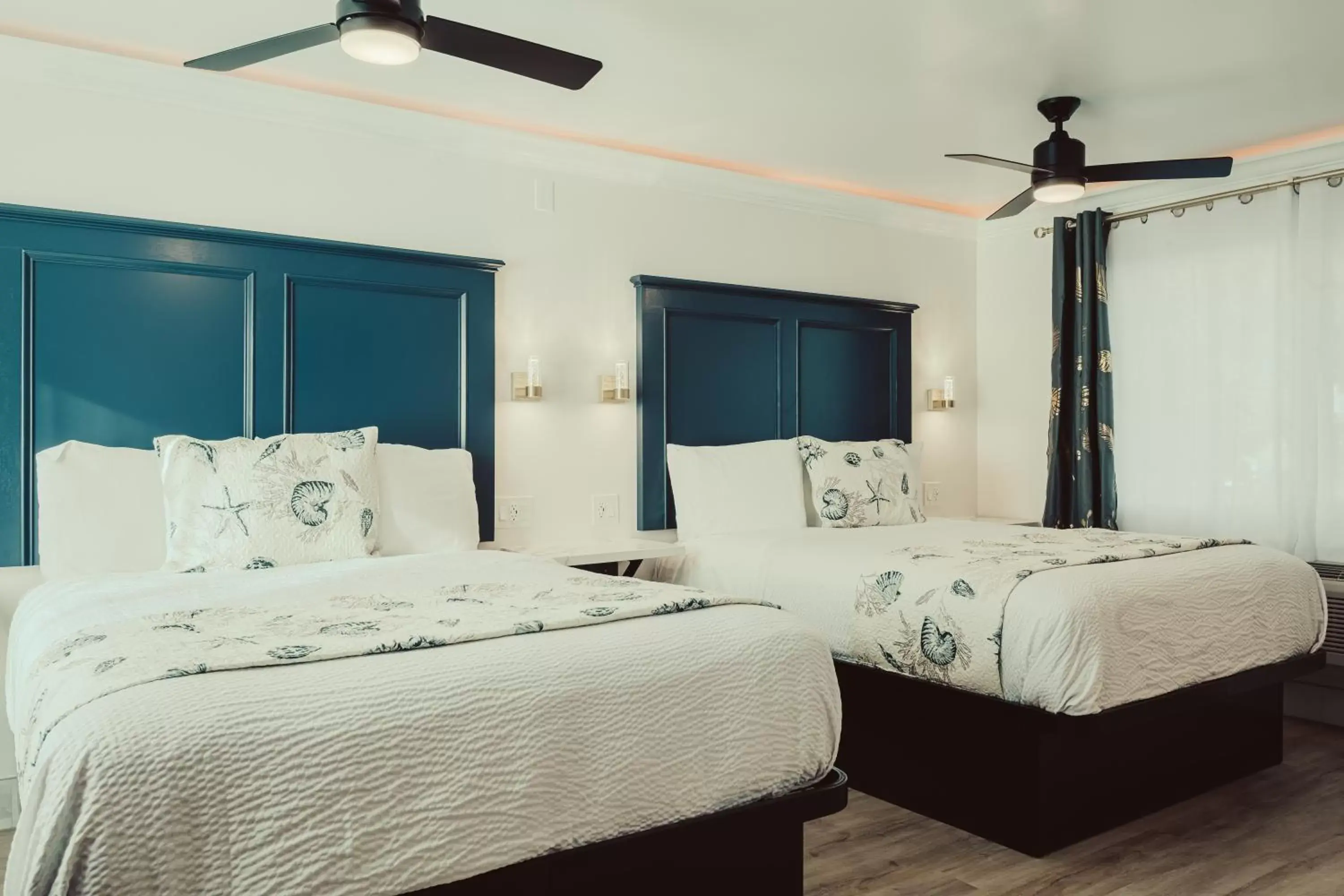 Bed in Blufftop Inn & Suites - Wharf/Restaurant District Bed in Blufftop Inn & Suites - Wharf/Restaurant District