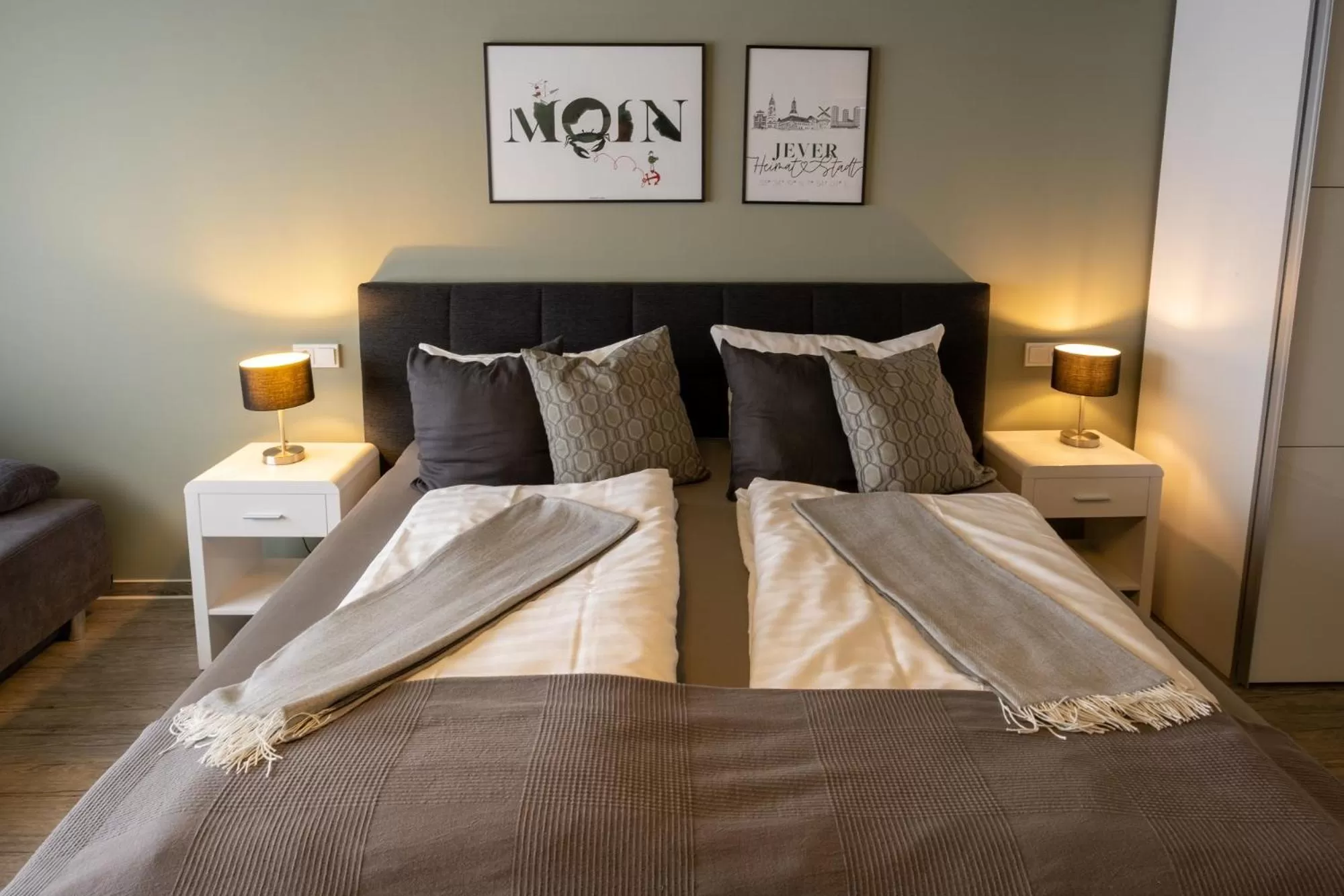 Photo of the whole room, Bed in Stadthotel Jever