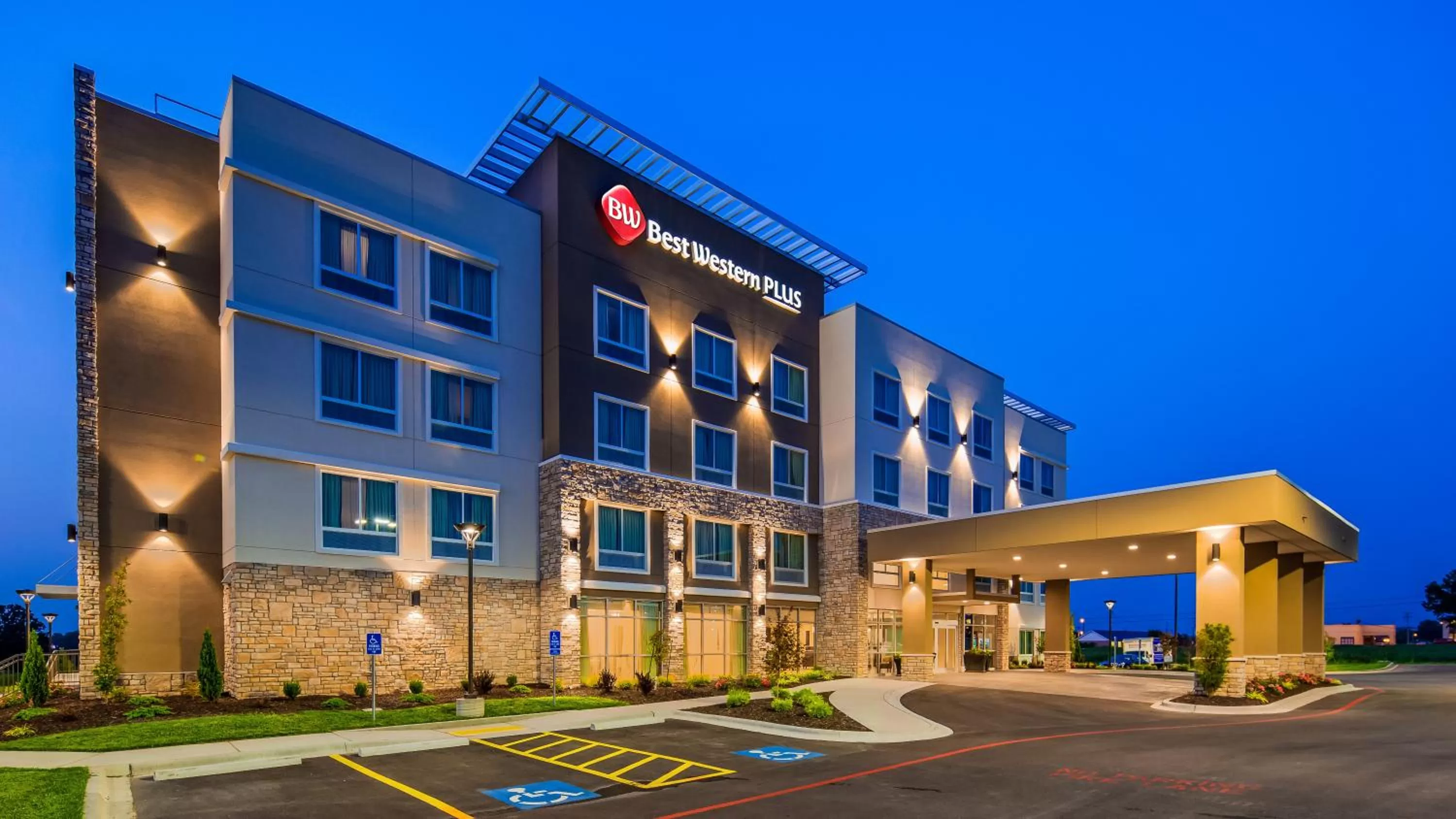 Best Western Plus Bolivar Hotel & Suites