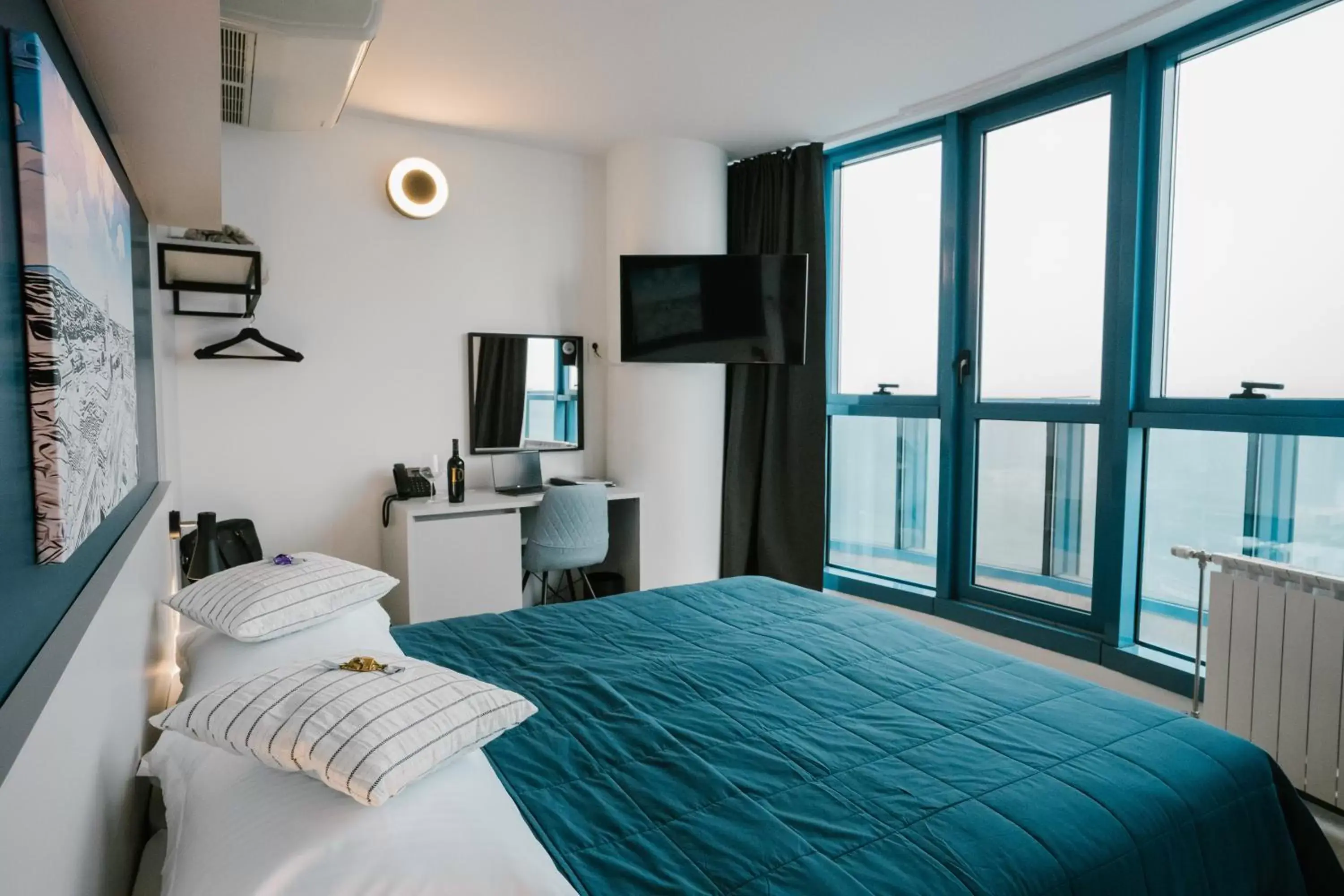 Bedroom, Bed in Hotel Blue Bedroom, Bed in Hotel Blue