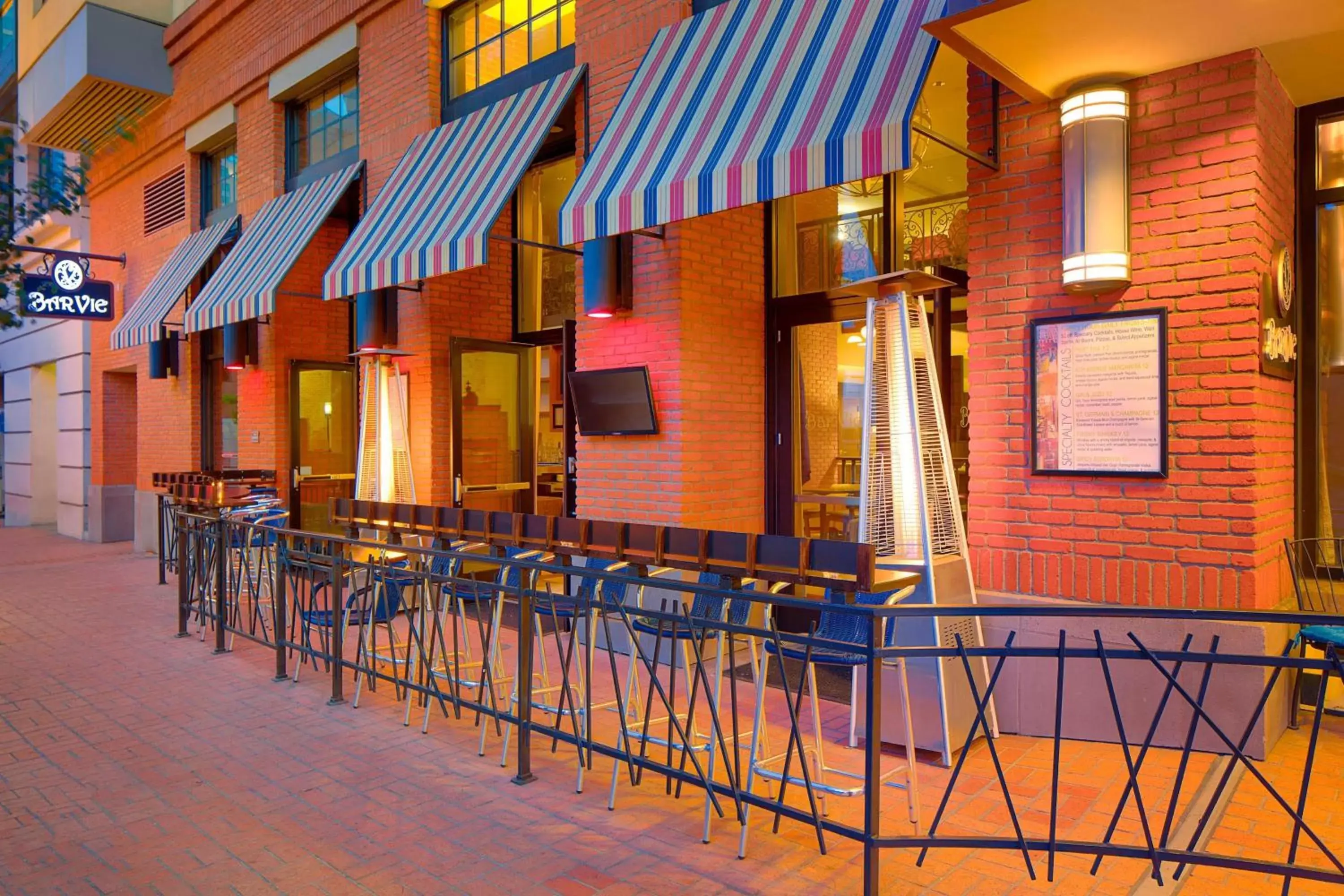 Restaurant/places to eat in Residence Inn by Marriott San Diego Downtown/Gaslamp Quarter