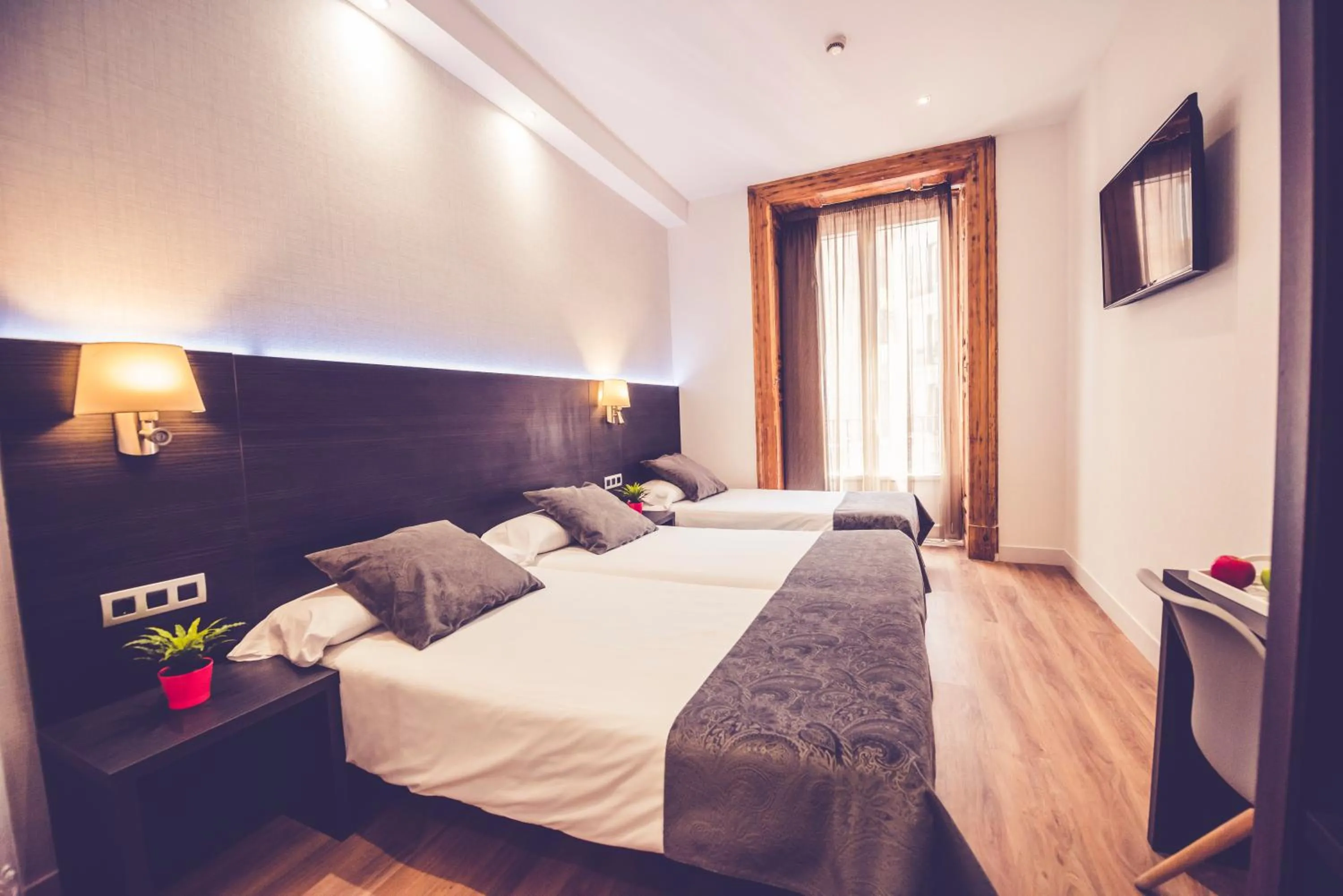 Bedroom, Bed in Hostal Marlasca