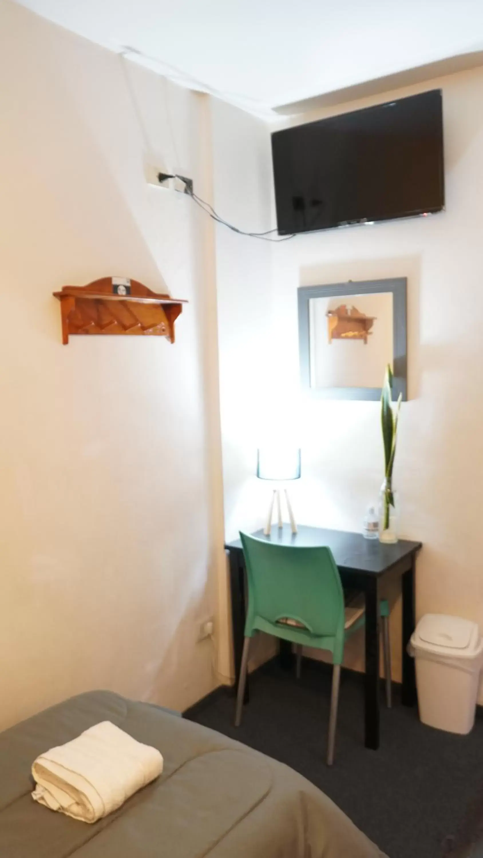 Standard Twin Room in Hostel Spa Mediterranea Standard Twin Room in Hostel Spa Mediterranea