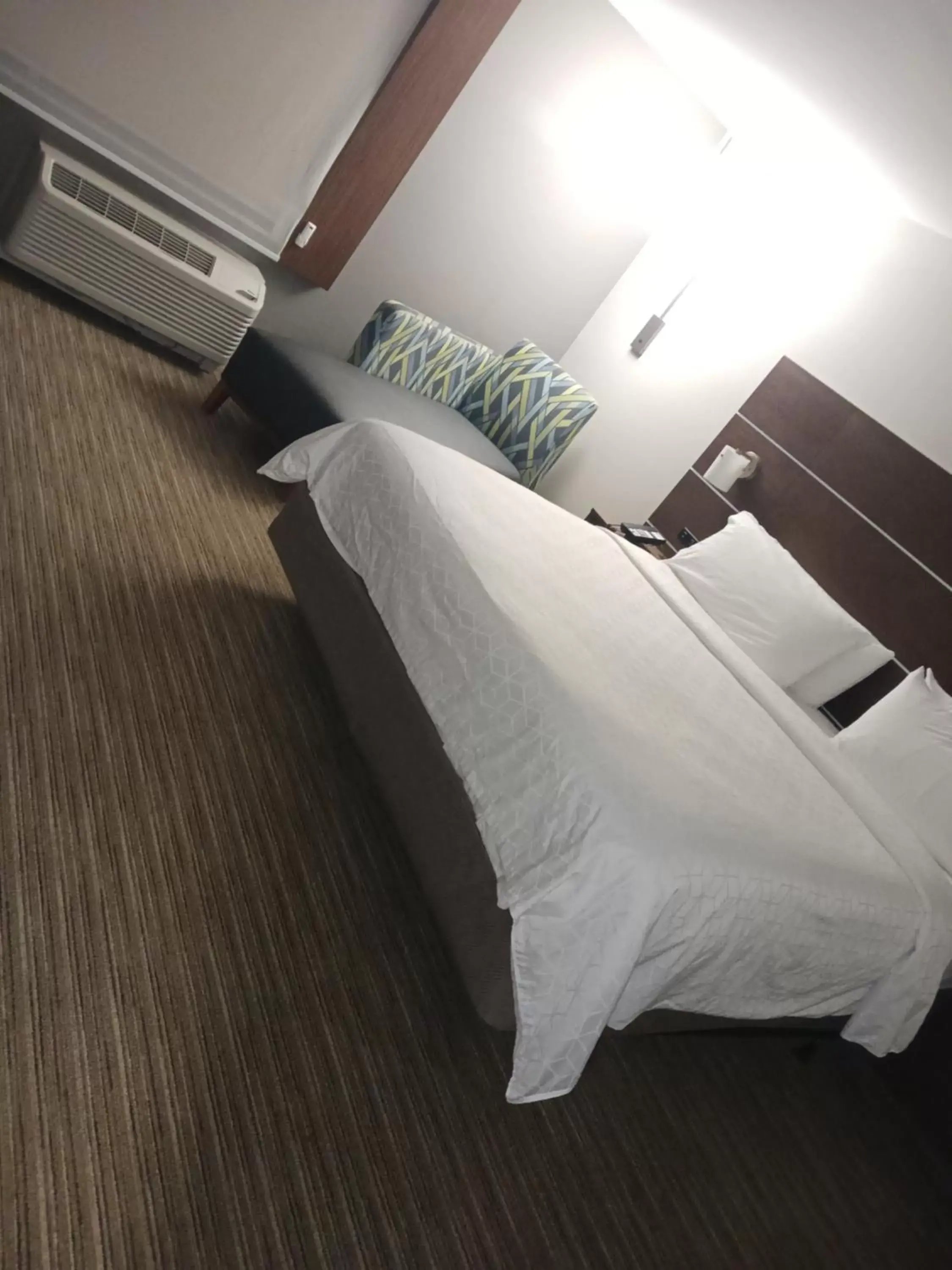 Bed in Holiday Inn Express & Suites Gainesville - Lake Lanier Area, an IHG Hotel