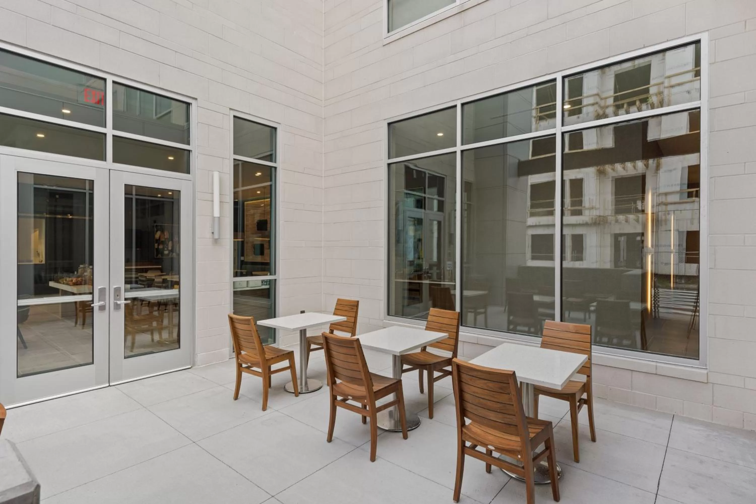 Restaurant/places to eat in Element Hampton Peninsula Town Center